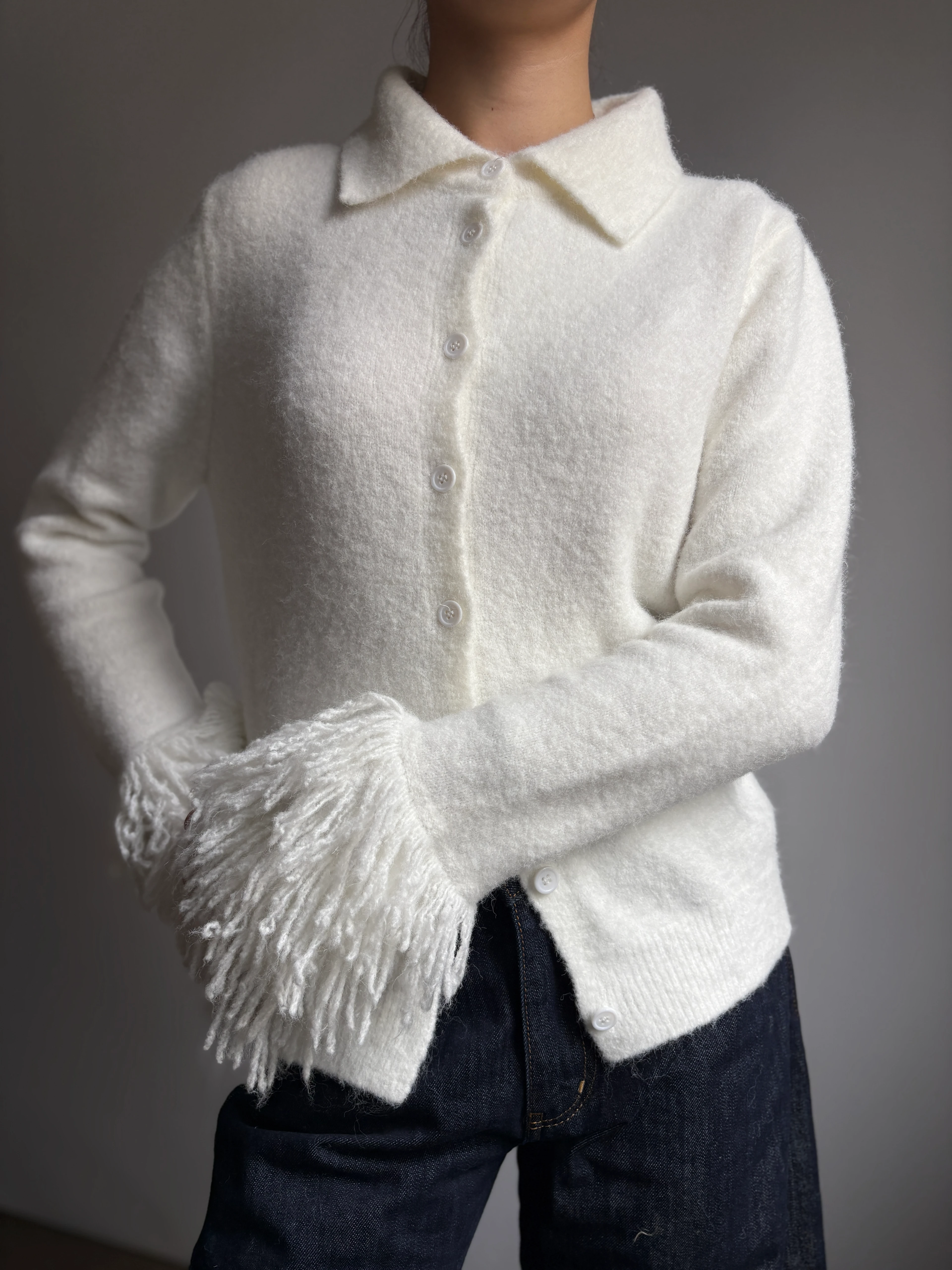 Polo Yaka Püsküllü Düğmeli Triko Hırka