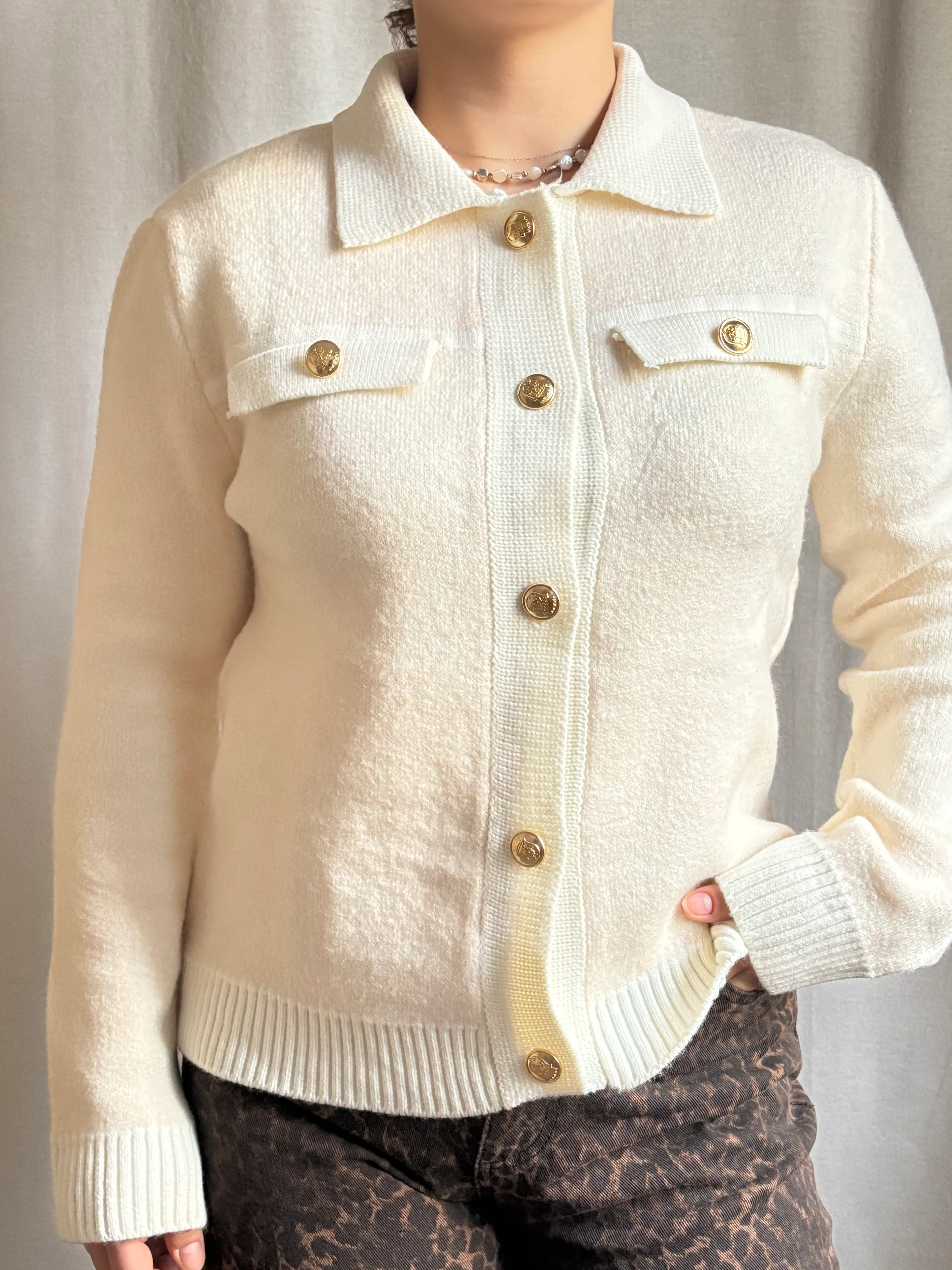 Gold Düğmeli Krem Hırka