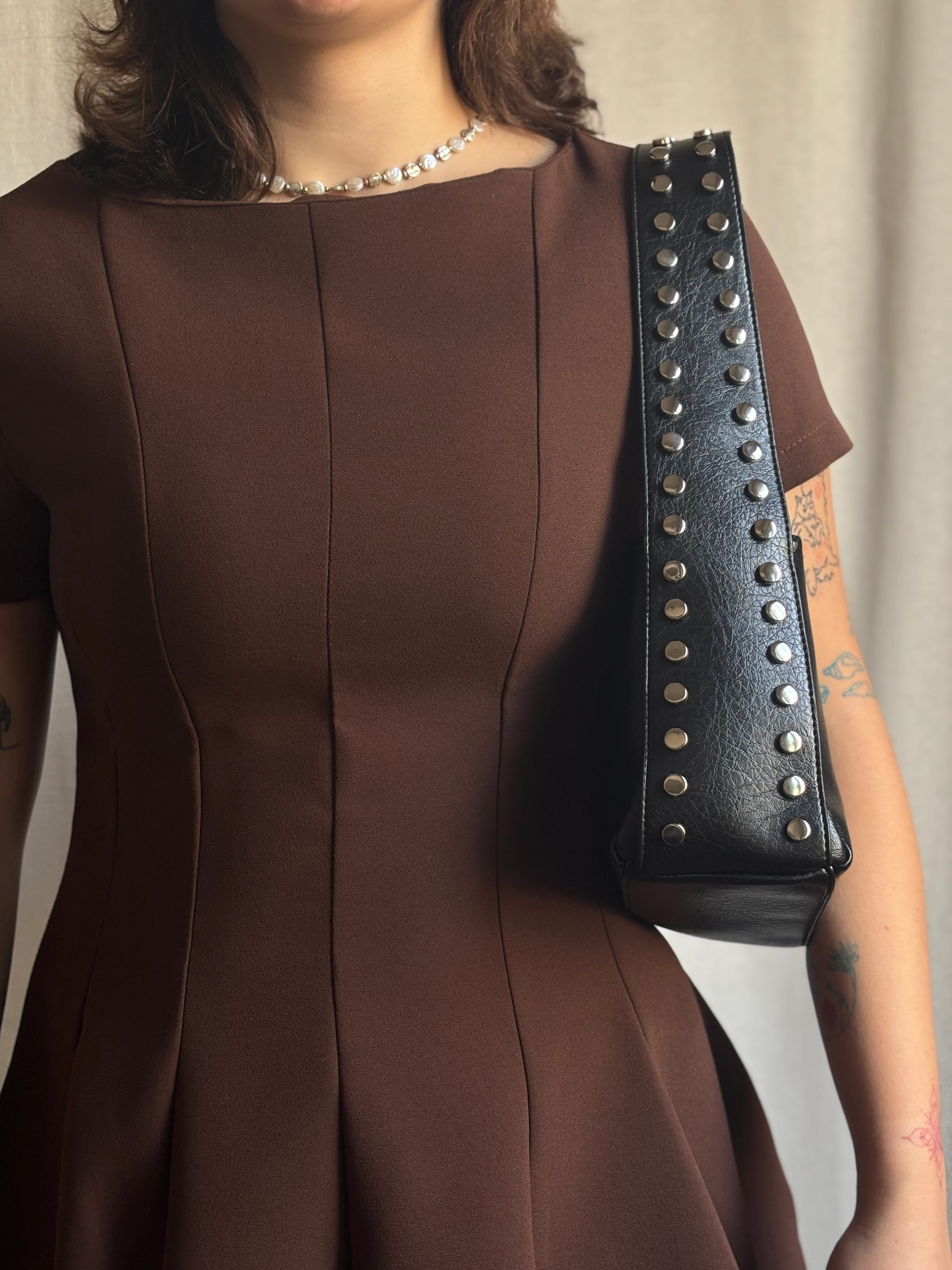 Siyah Deri Zımbalı Çanta