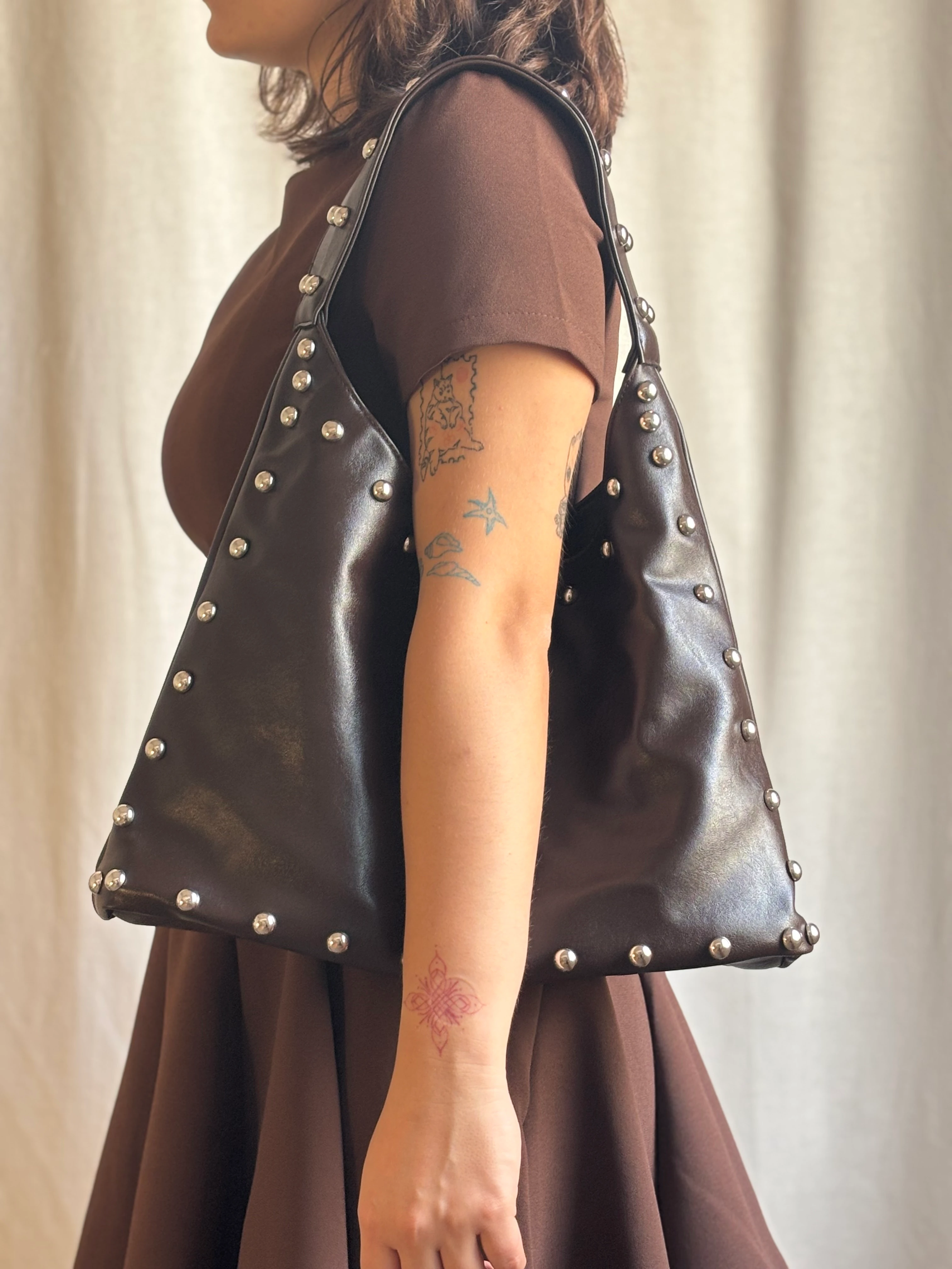 Büyük Deri Zımbalı Çanta