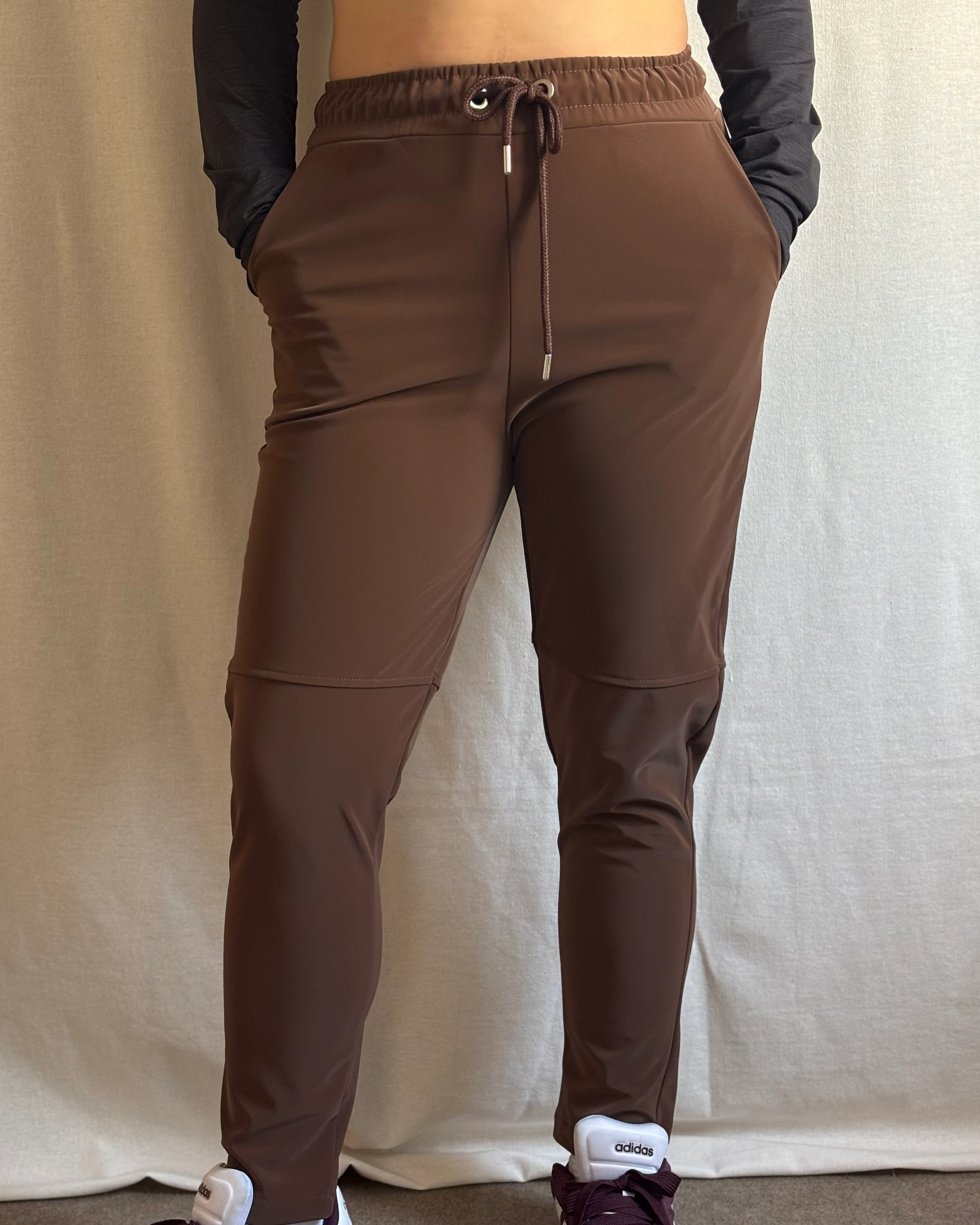 Parlak Deri Görünümlü Pantolon