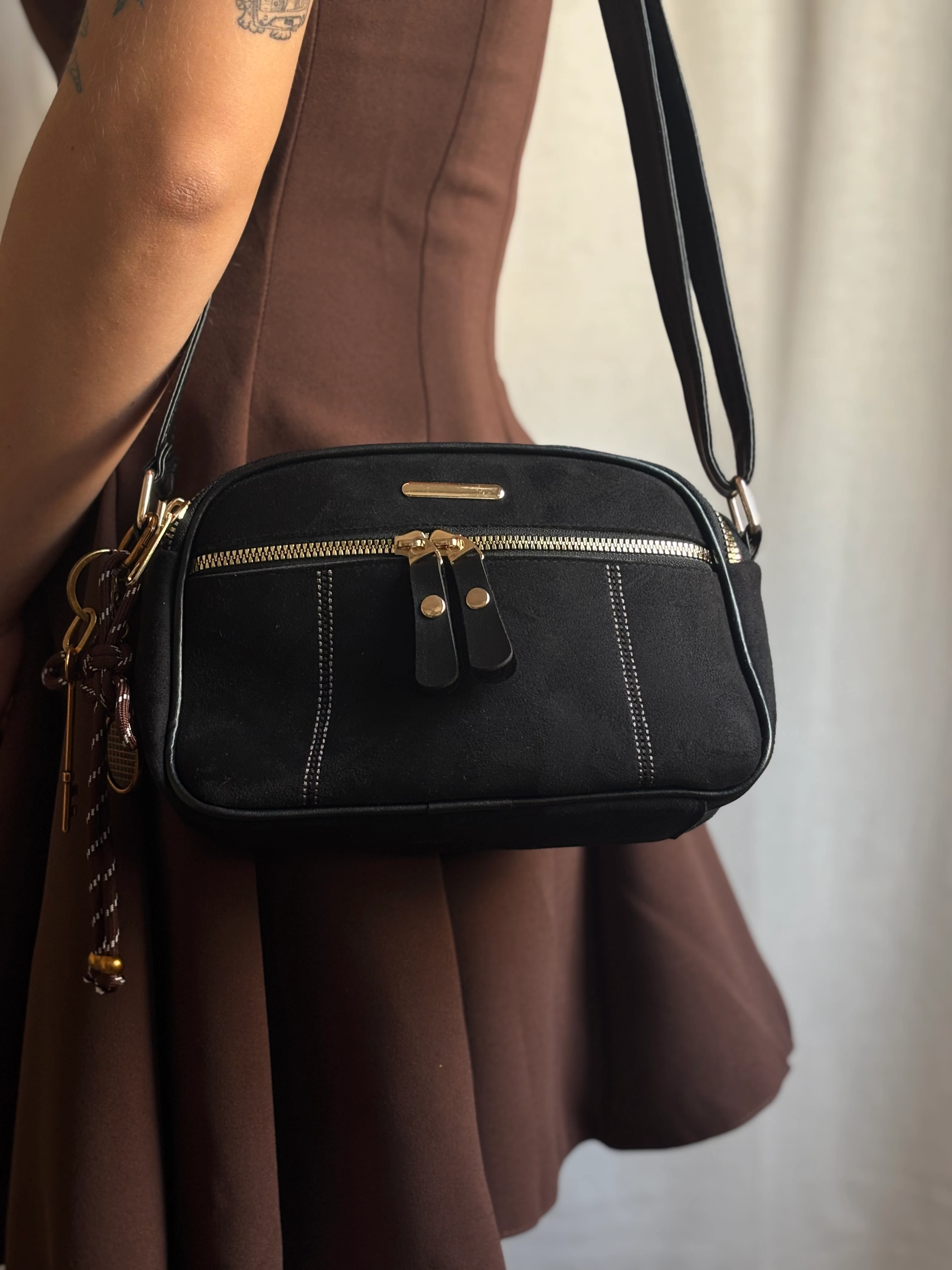 Fermuar Detaylı Süet Çanta