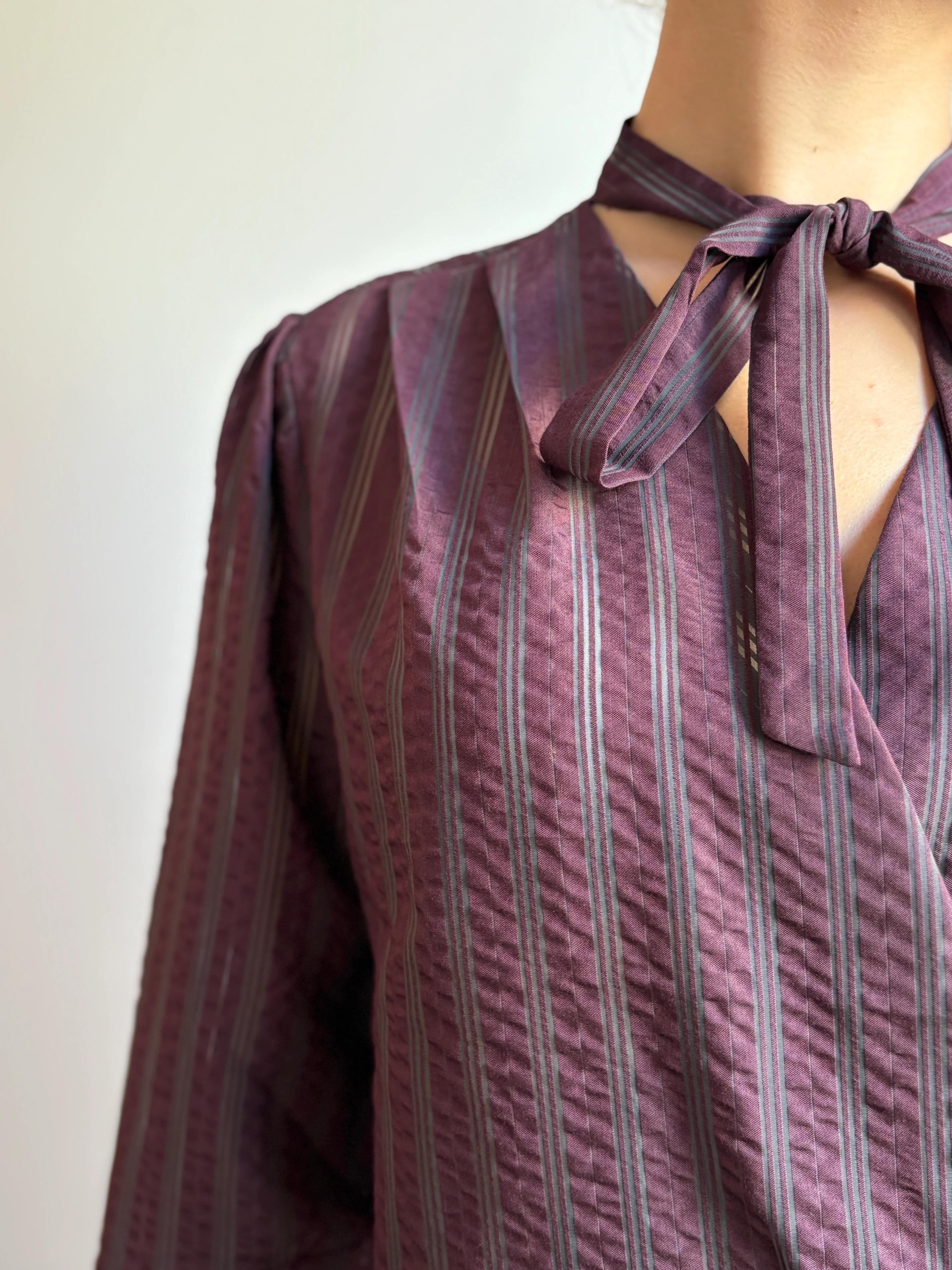 Yakası Bağlamalı Uzun Kollu Transparan Bluz