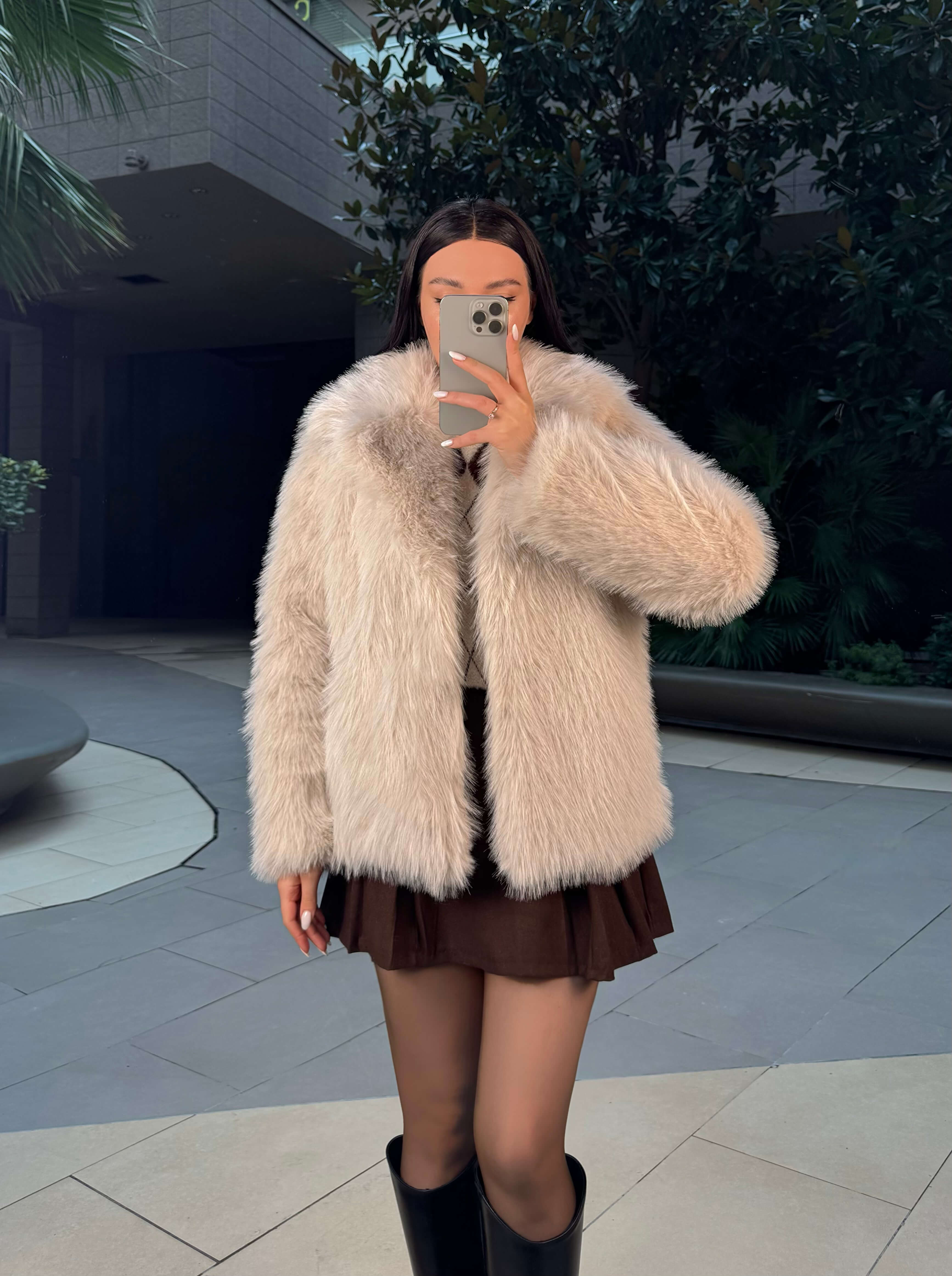 Sally Kruvaze Yaka Kısa Kürk Kaban Bej