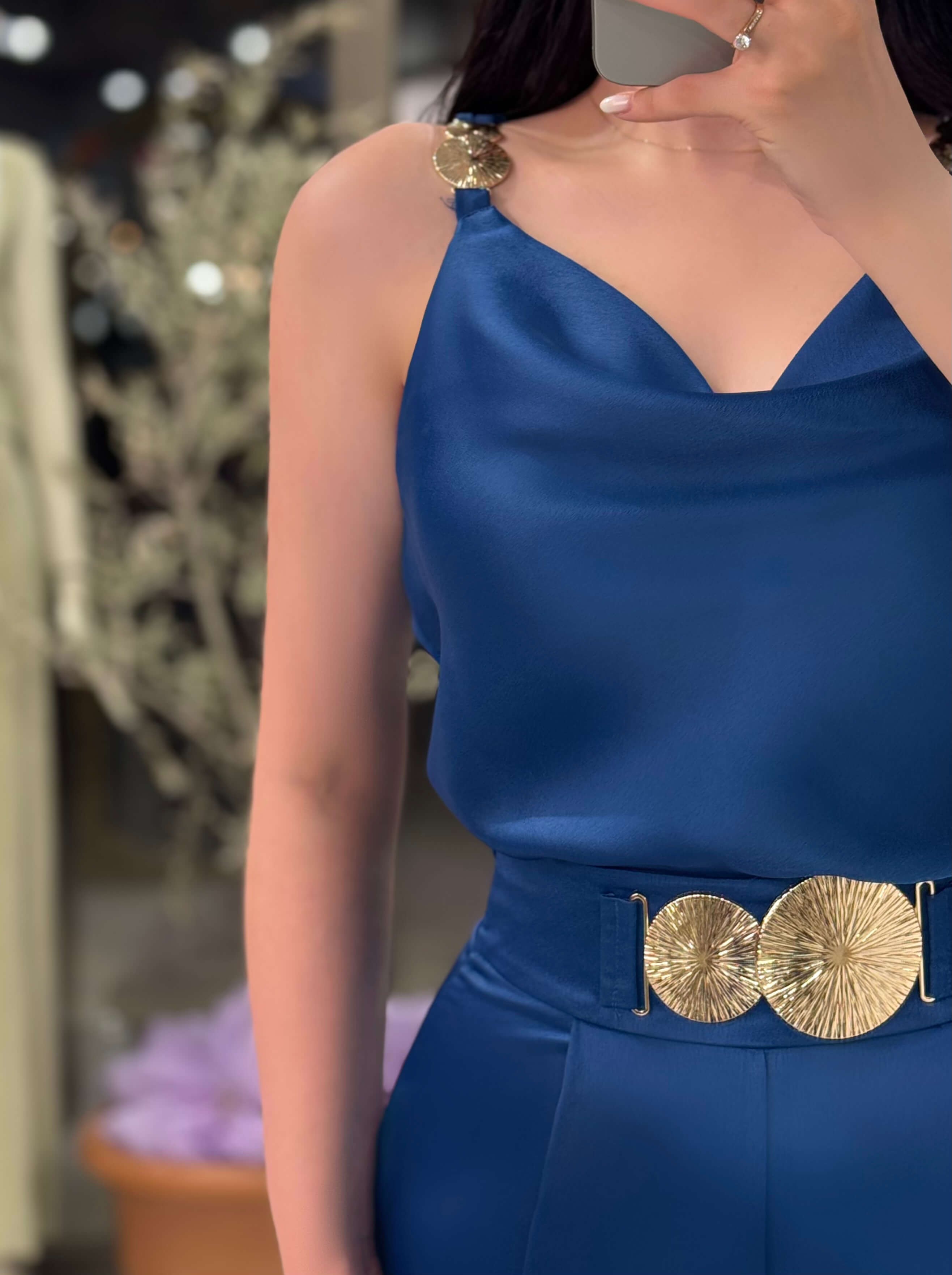 Aliya Gold Aksesuar Detaylı Saten Bluz Saks Mavi