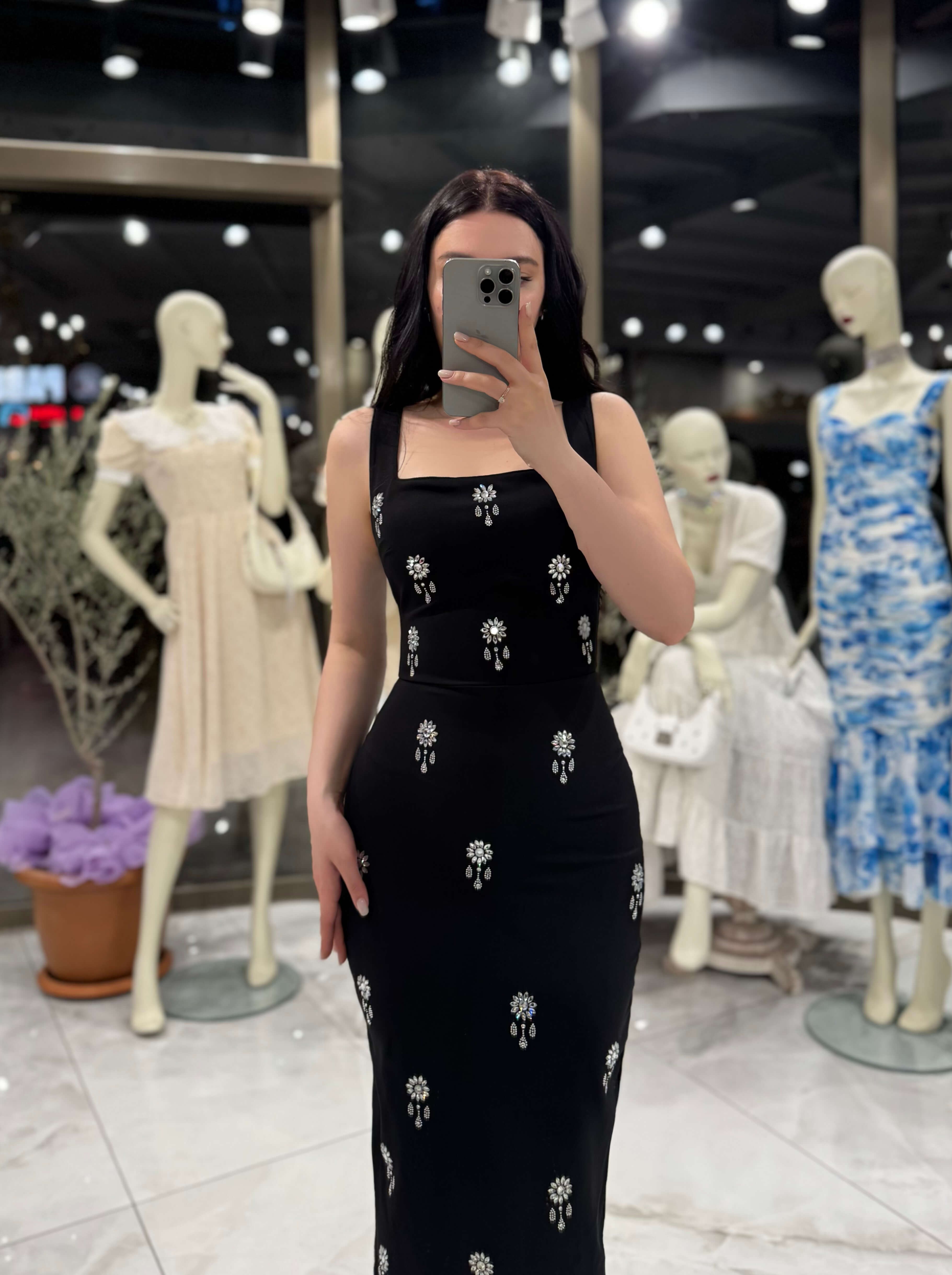 Mona Taş İşlemeli Kalın Askılı Midi Boy Elbise Siyah