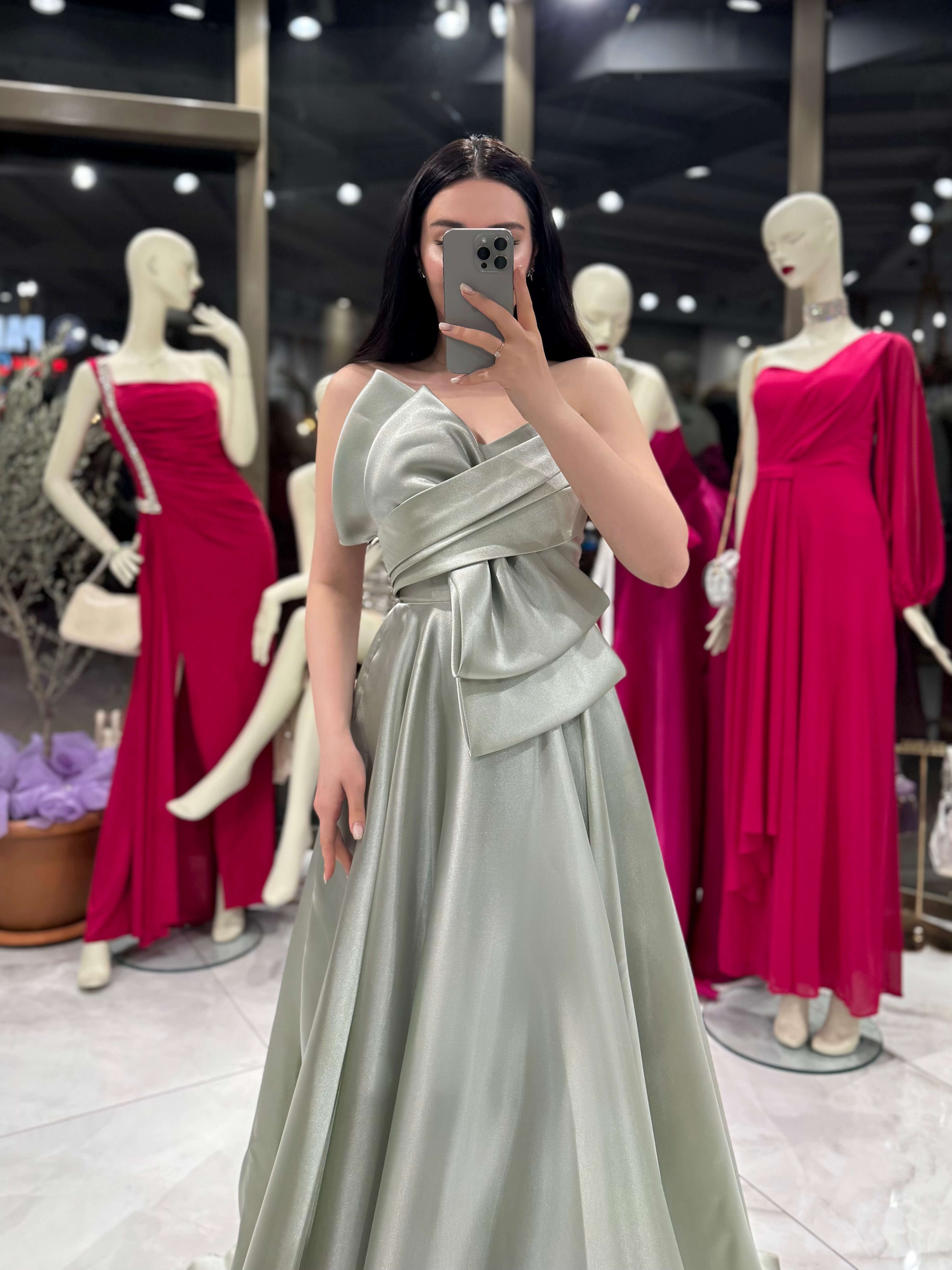 Kailey Straplez Büyük Fiyonk Detaylı Saten Uzun Elbise Çağla Yeşili