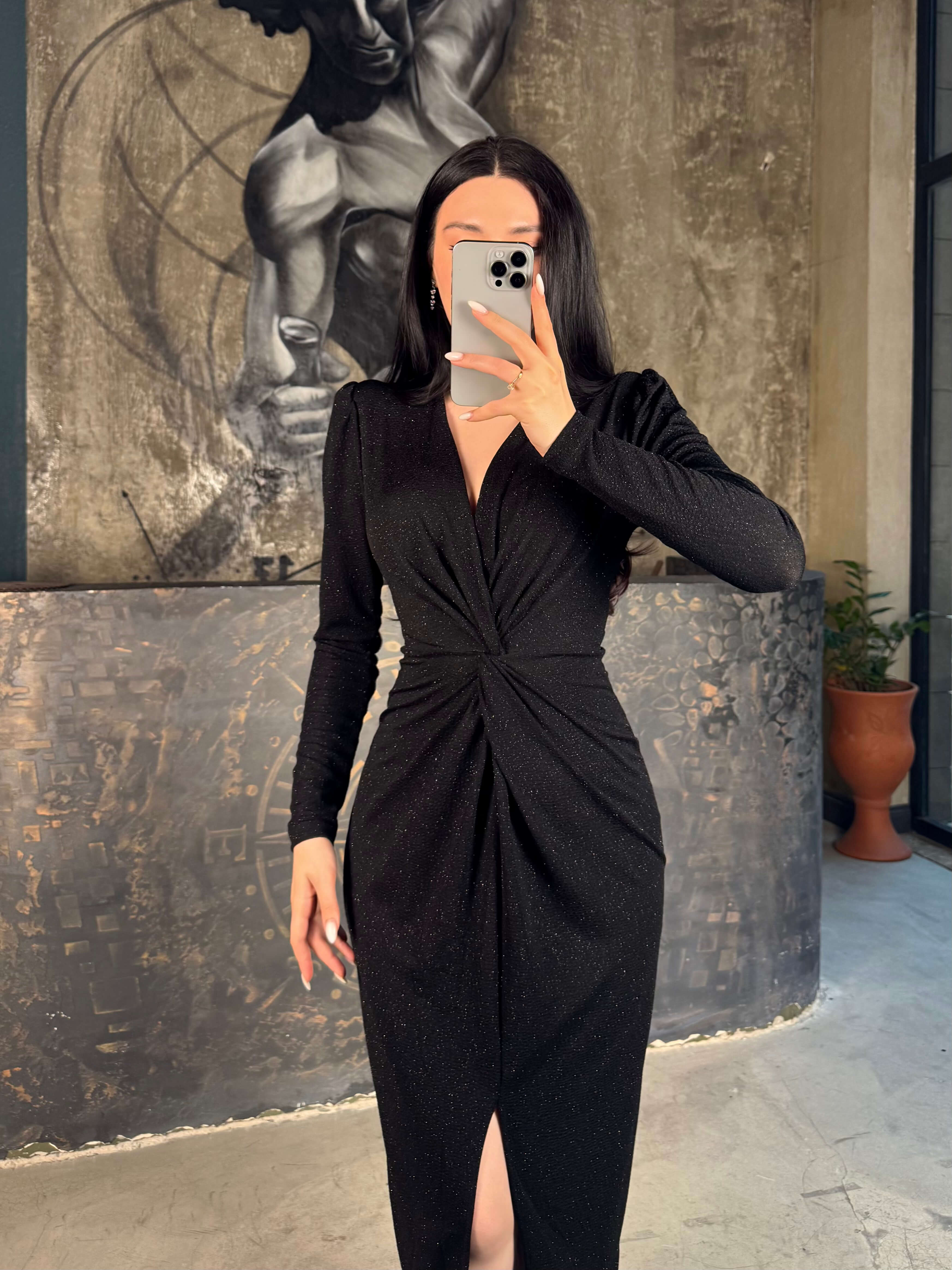 Mina V Yaka Önü Yırtmaçlı Midi Boy Simli Elbise Siyah