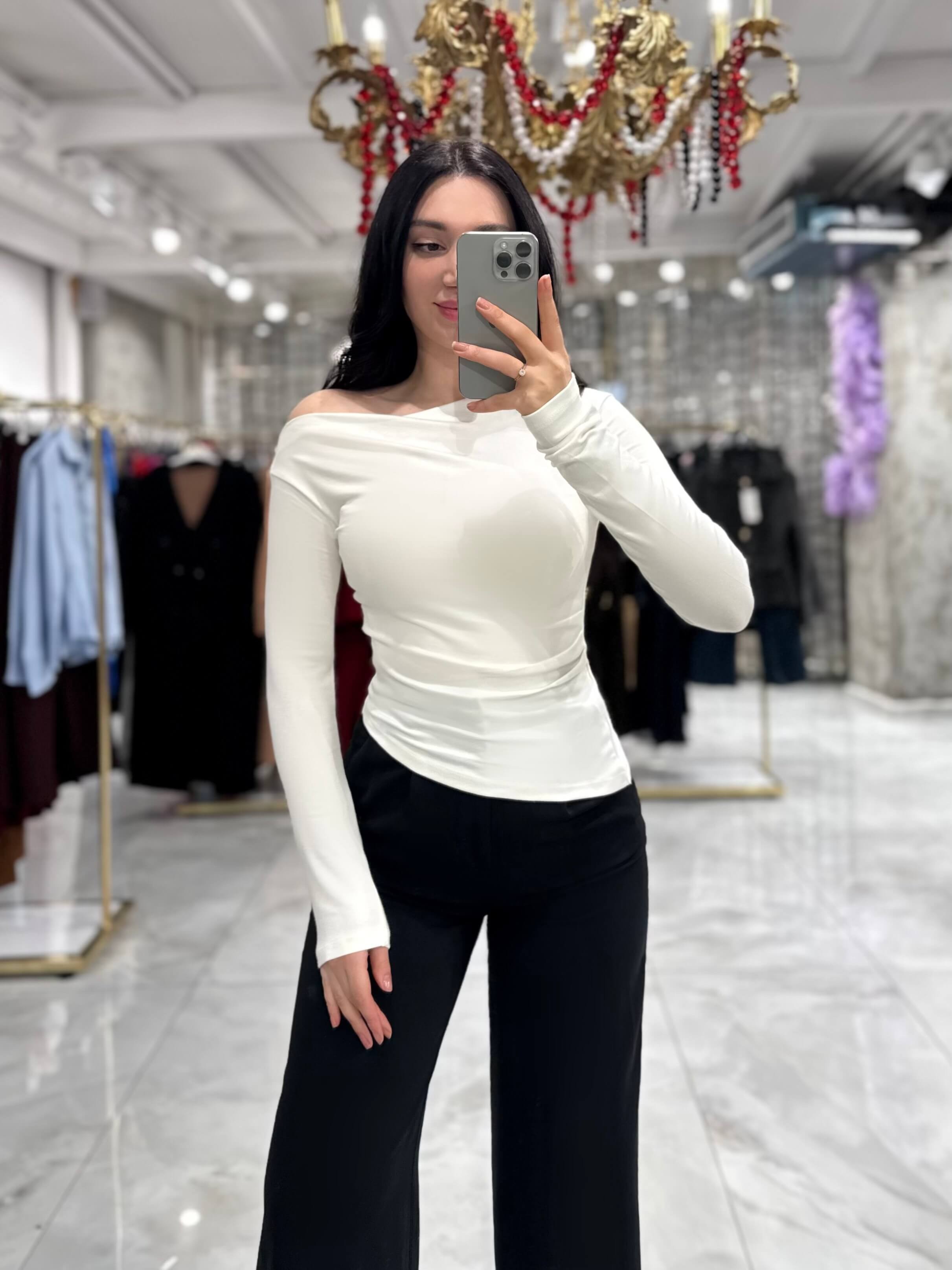 Stasya Omuz Açık Asimetrik Bluz Ekru