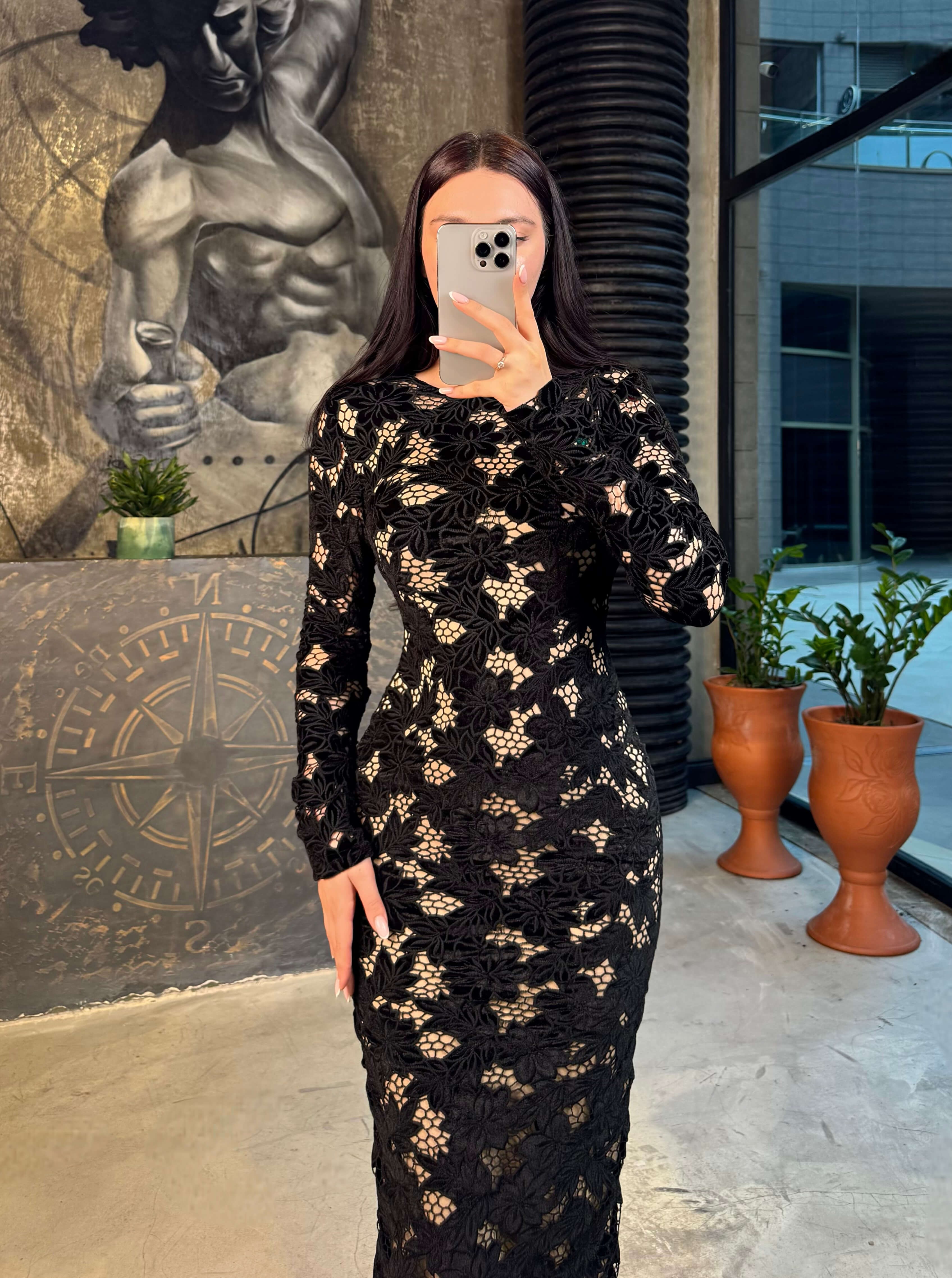 Linara Ekstra Dar Kalıp Kadife Çİçek Desenli Dantel Uzun Kol Midi Boy Elbise Siyah