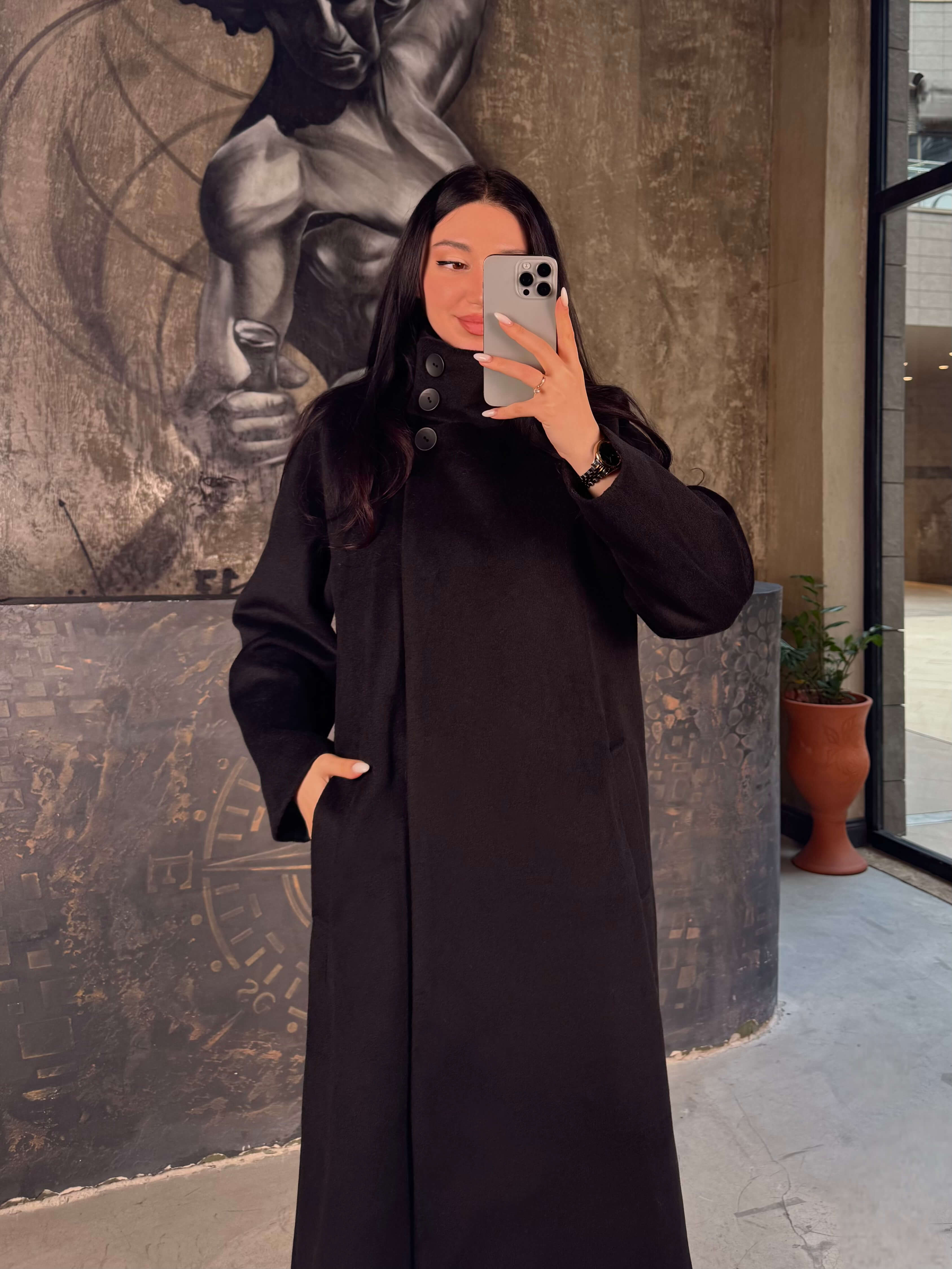 Armande Yüksek Yaka Düğmeli Kuşaklı Uzun Boy Önü Düğmeli Astarlı Yün Karışımlı Rahat Kalıp Kaban Siyah