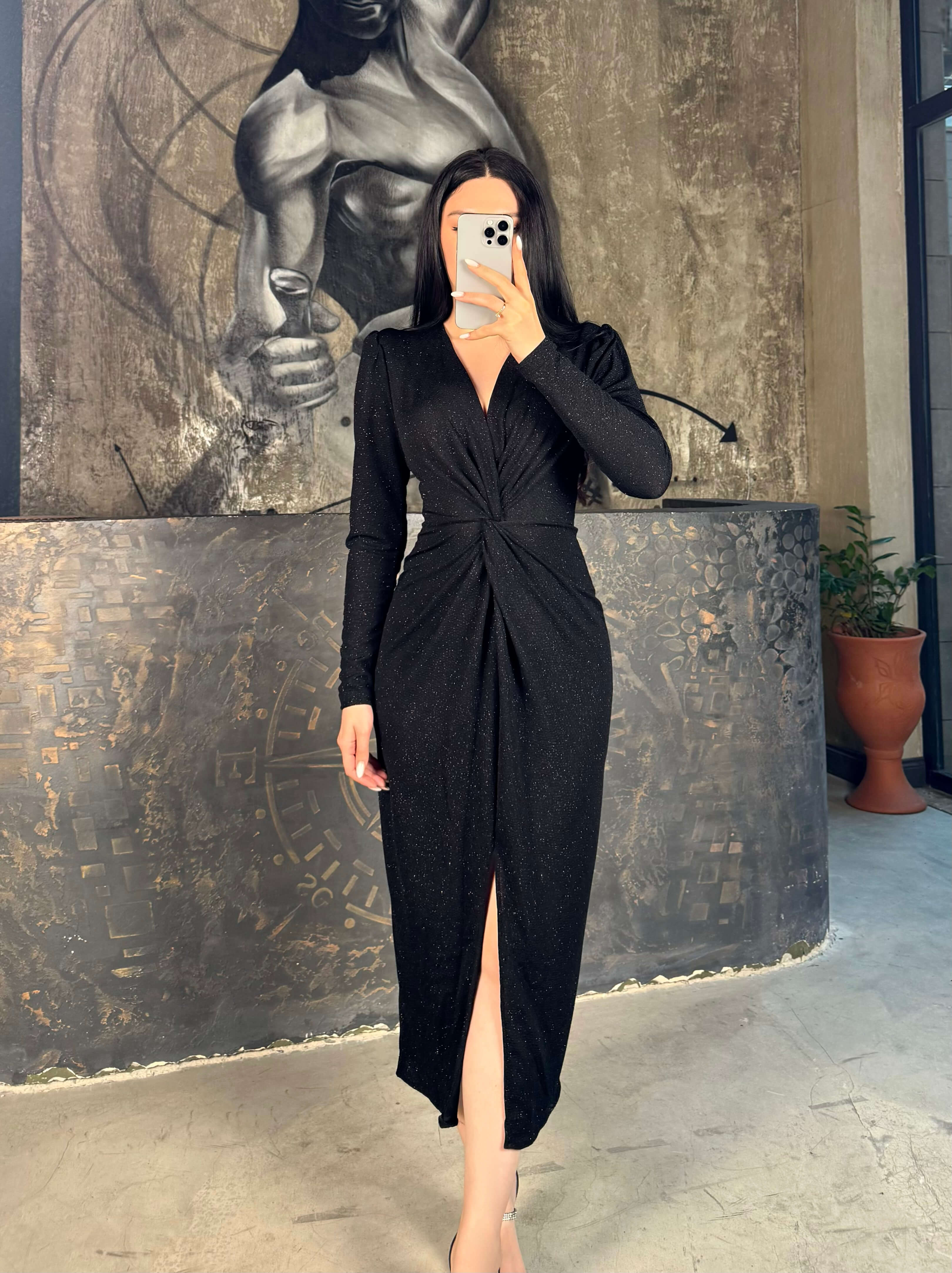 Mina V Yaka Önü Yırtmaçlı Midi Boy Simli Elbise Siyah