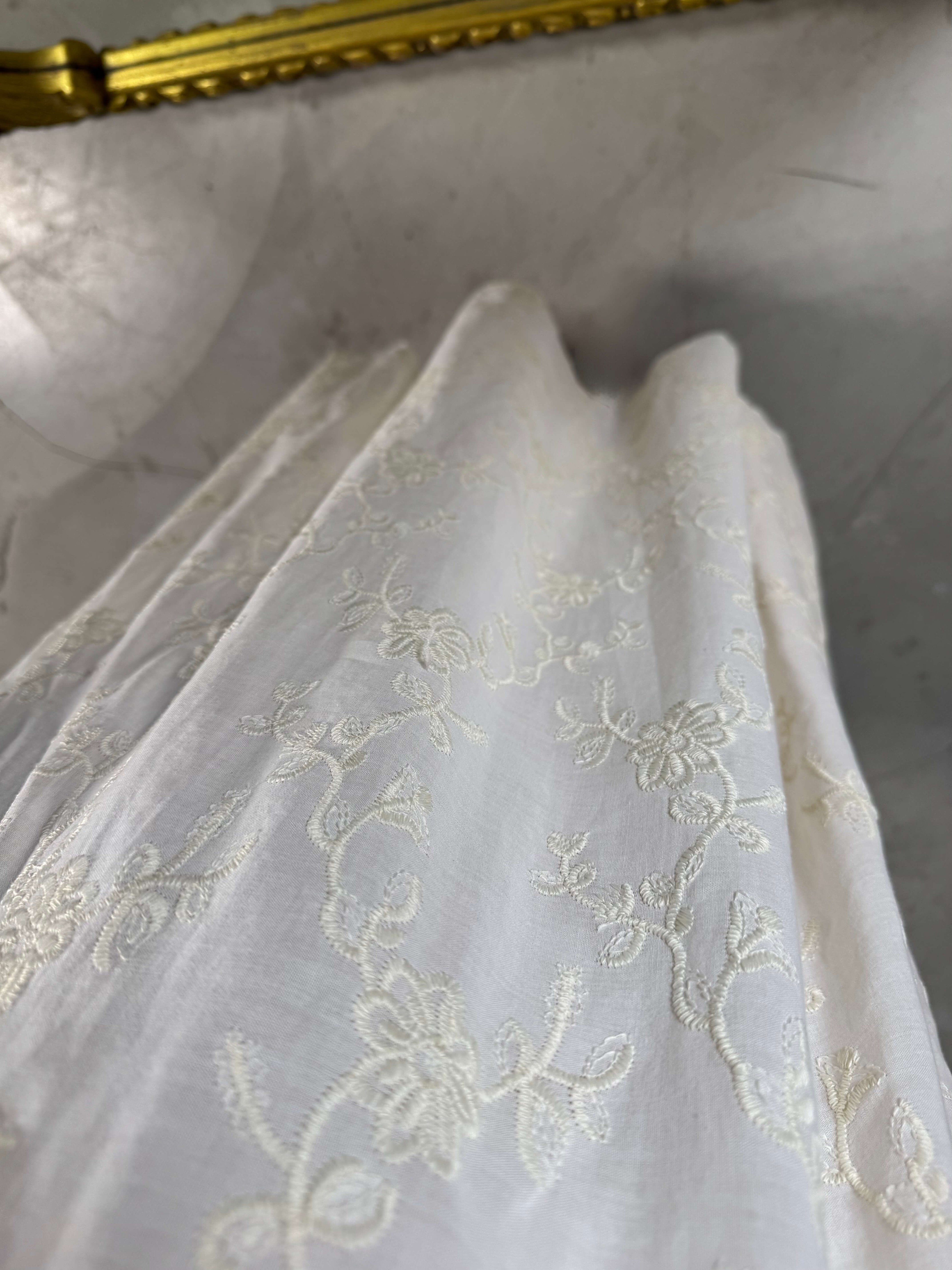 Luvya Nakış İşlemeli Kare Yaka Kalon Askılı Midi Boy Cotton Elbise Krem