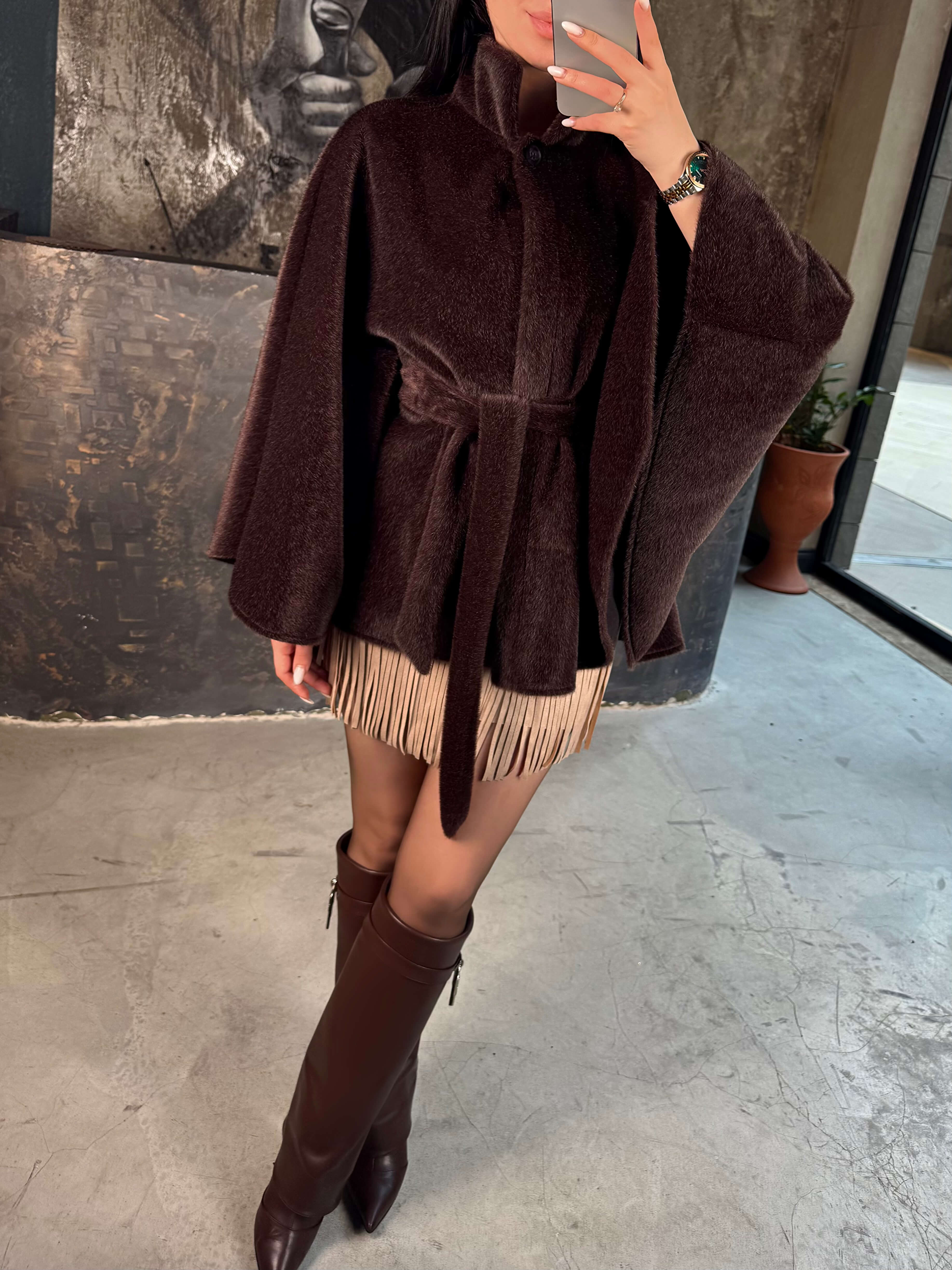 Viyanda Tay Tüyü Kuşaklı Panço Kahve