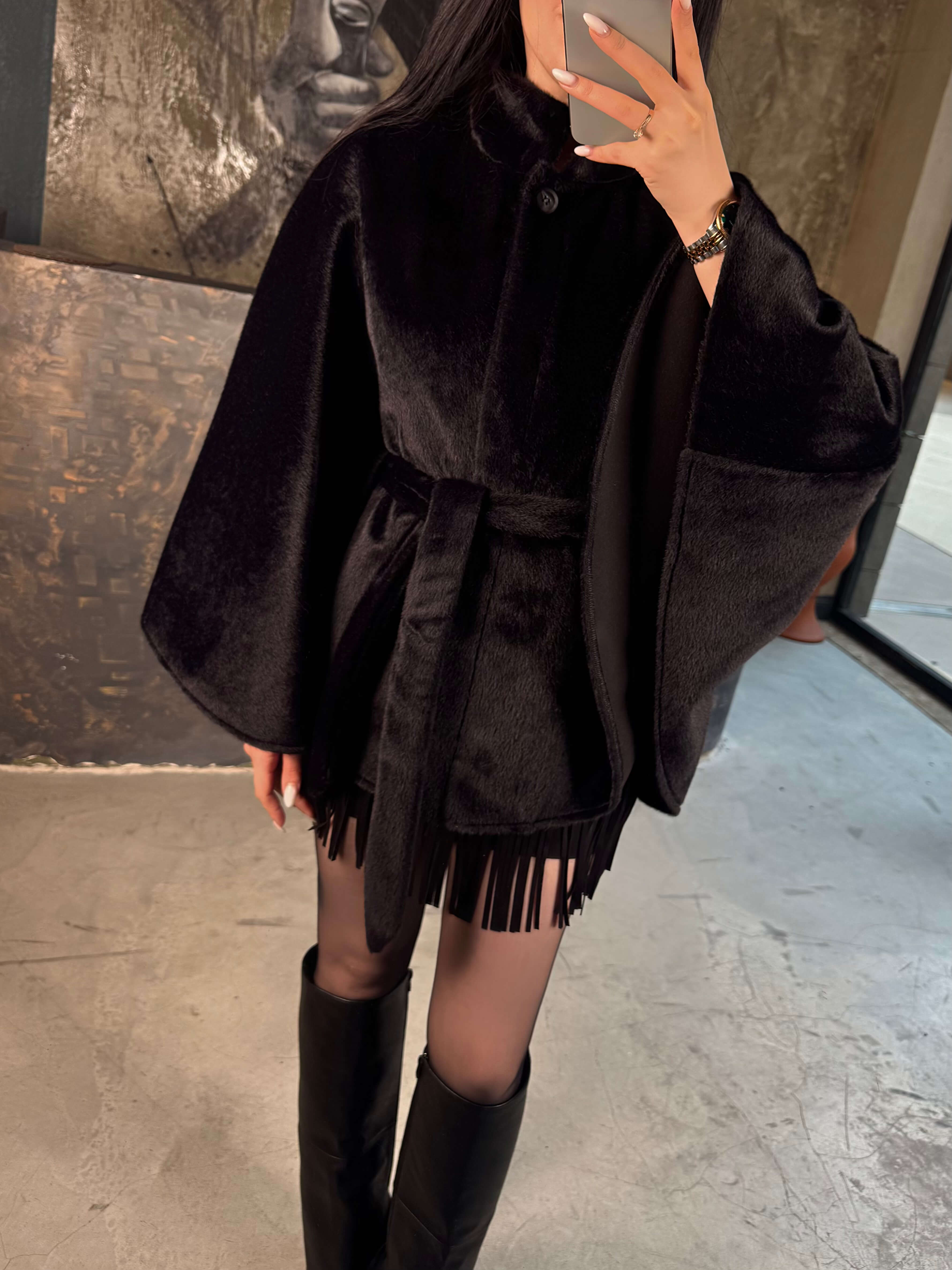 Viyanda Tay Tüyü Kuşaklı Panço Siyah