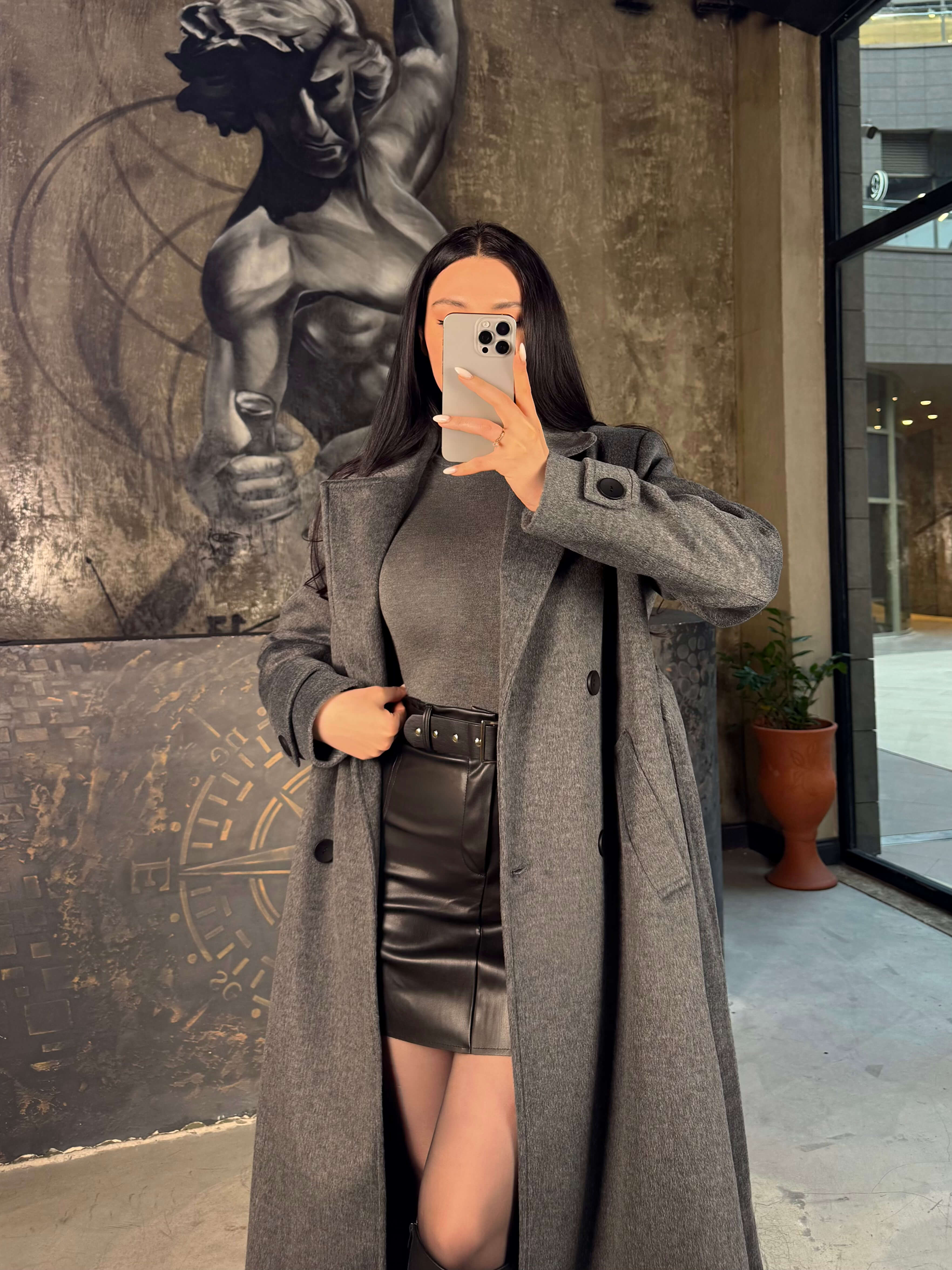 Brendes Kolları Apoletli Kuşaklı Uzun Boy Önü Düğmeli Arkası Yırtmaçlı Yün Karışımlı Rahat Kalıp Kaban Gri