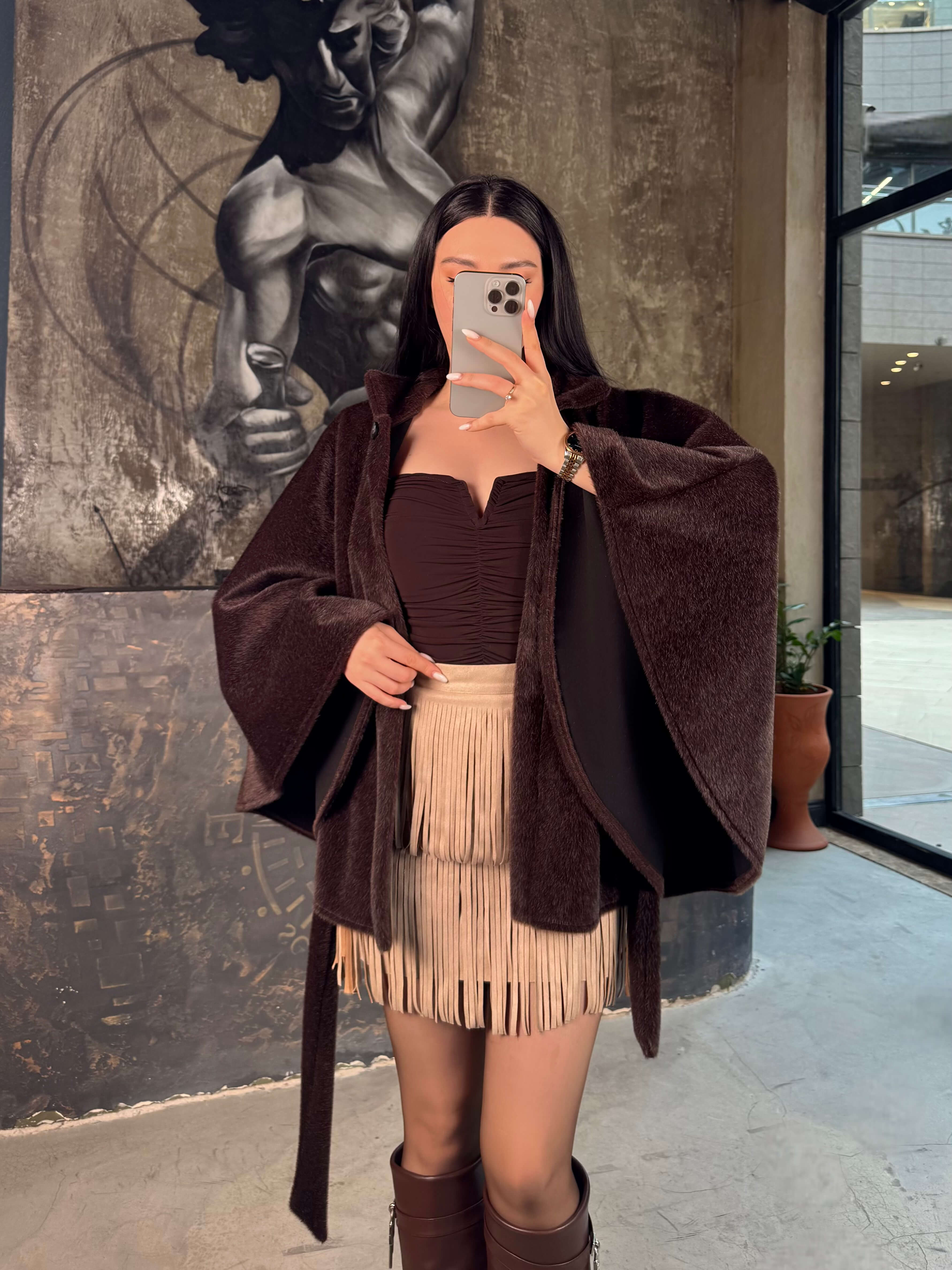 Viyanda Tay Tüyü Kuşaklı Panço Kahve