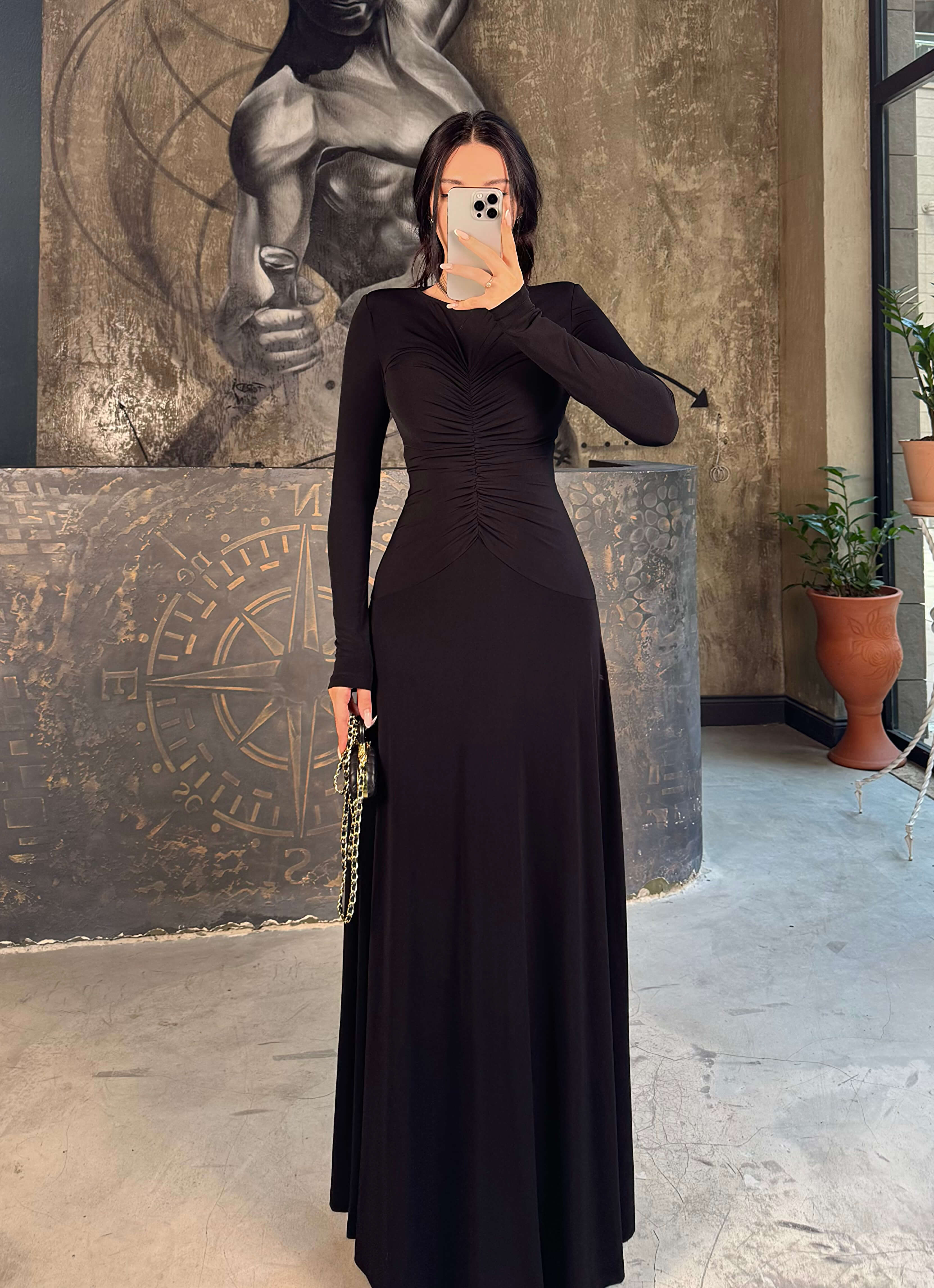 Fleur Omuz Vatkalı Önü Büzgülü Likralı Uzun Elbise Siyah