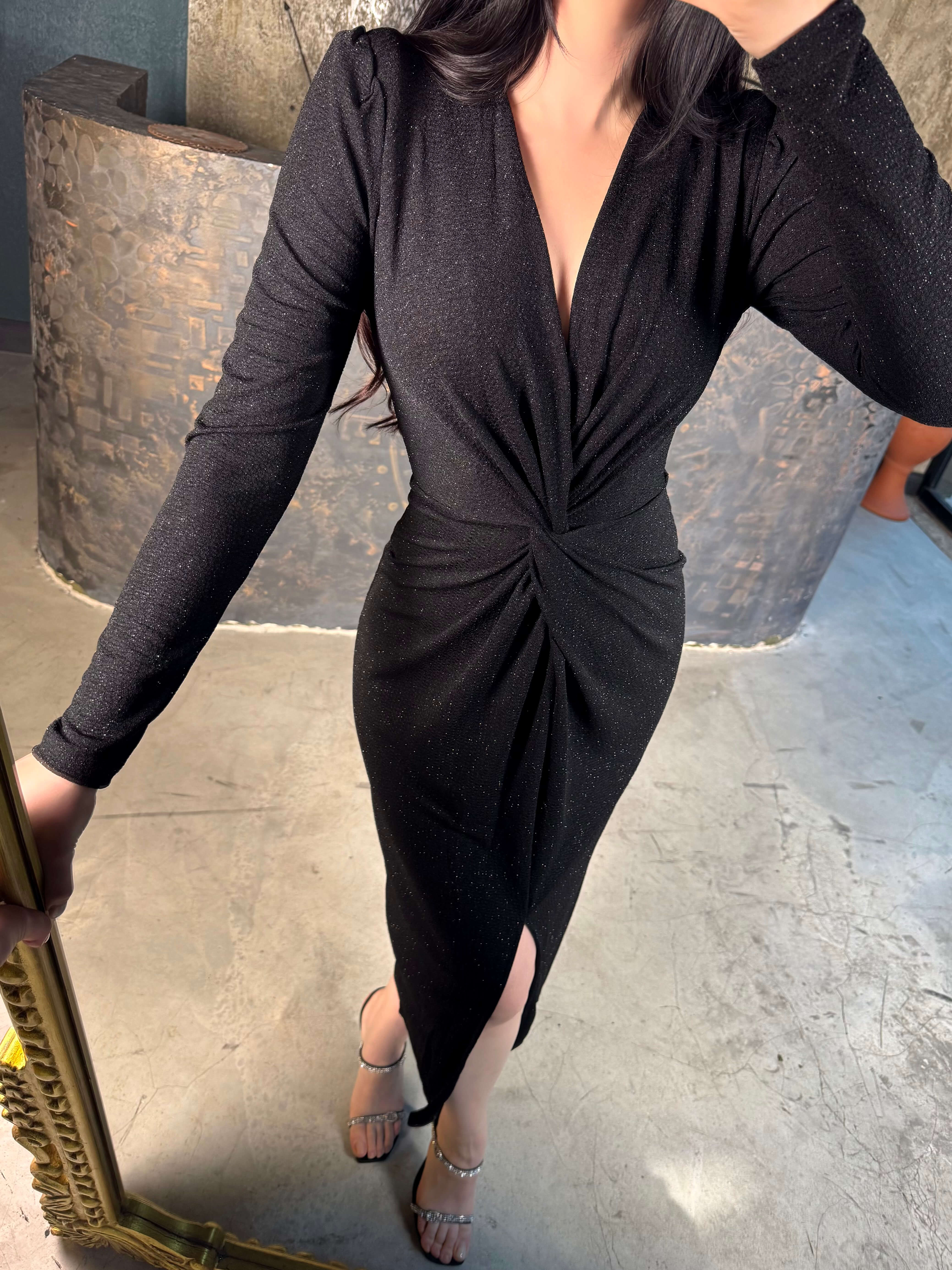 Mina V Yaka Önü Yırtmaçlı Midi Boy Simli Elbise Siyah