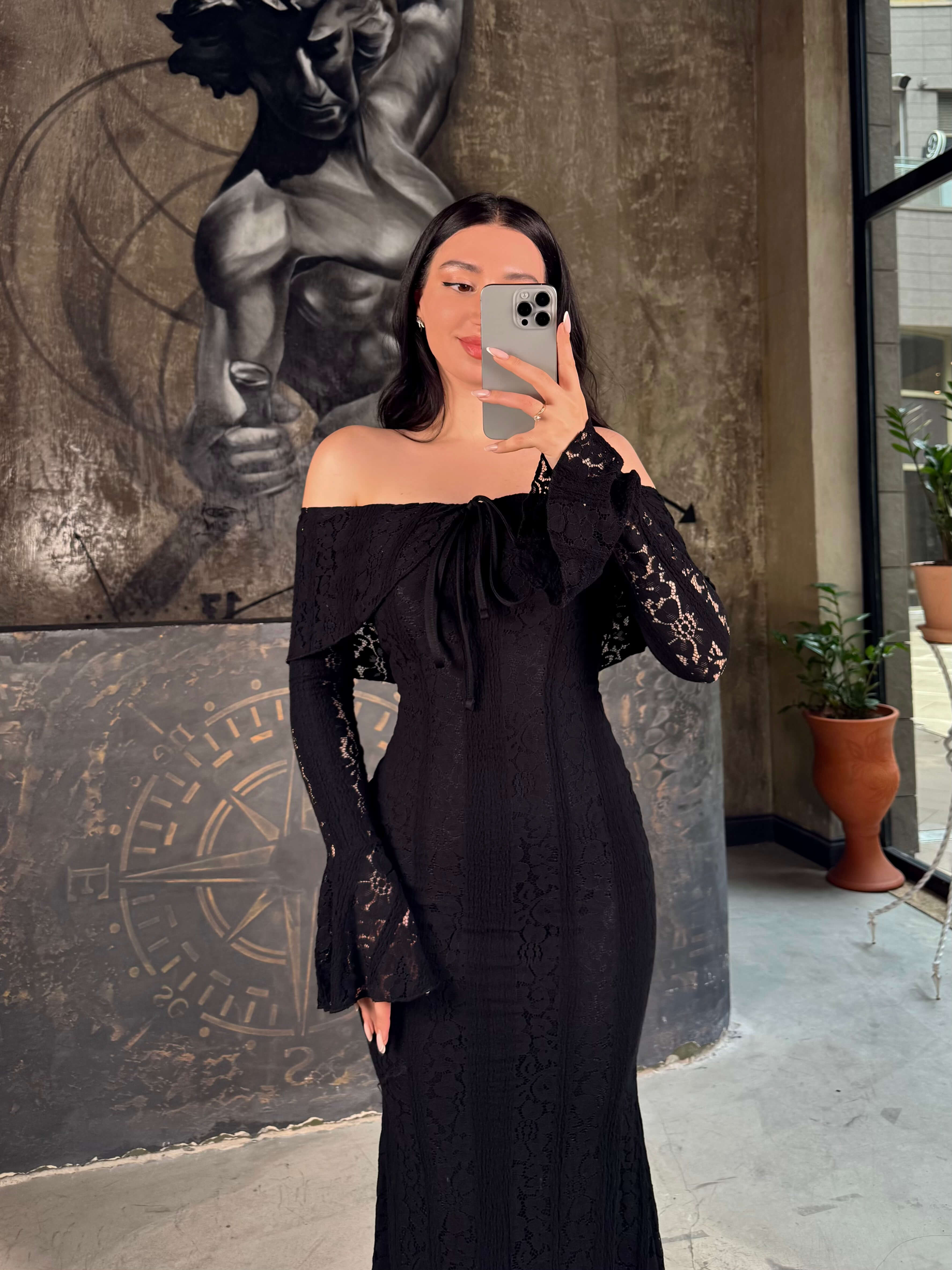 Sofya Madona Yaka Uzun Kol Dantel Midi Boy Elbise Siyah