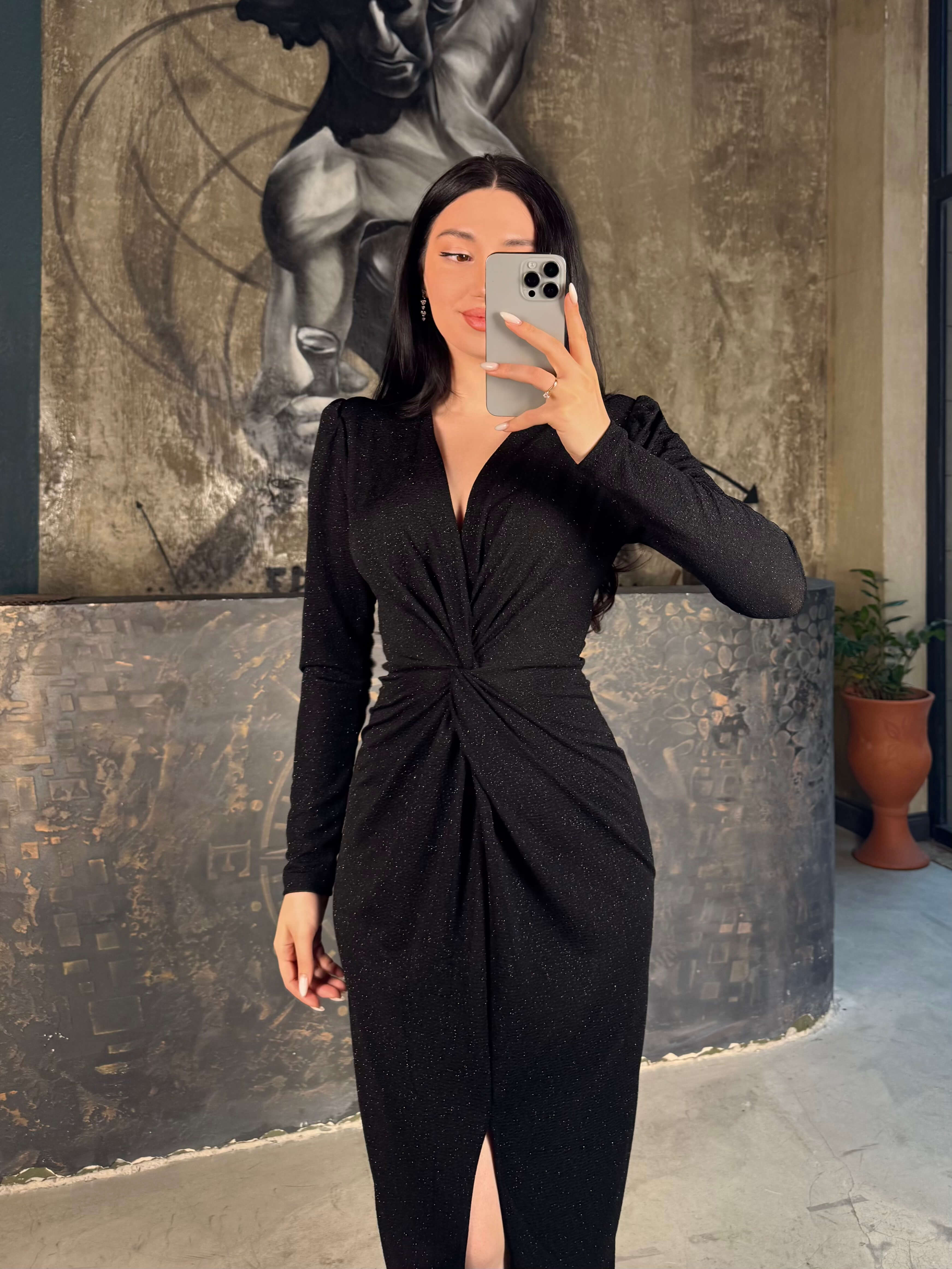 Mina V Yaka Önü Yırtmaçlı Midi Boy Simli Elbise Siyah