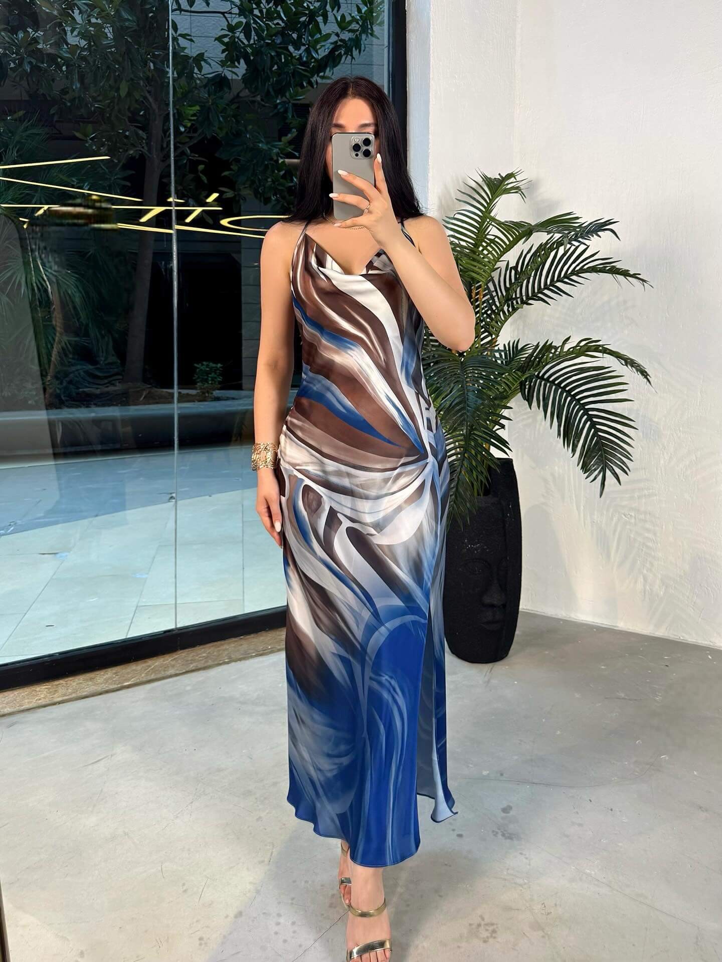 Silena İp Askılı Önü Yırtmaçlı Midi Boy Desenli İthal Saten Elbise Mavi