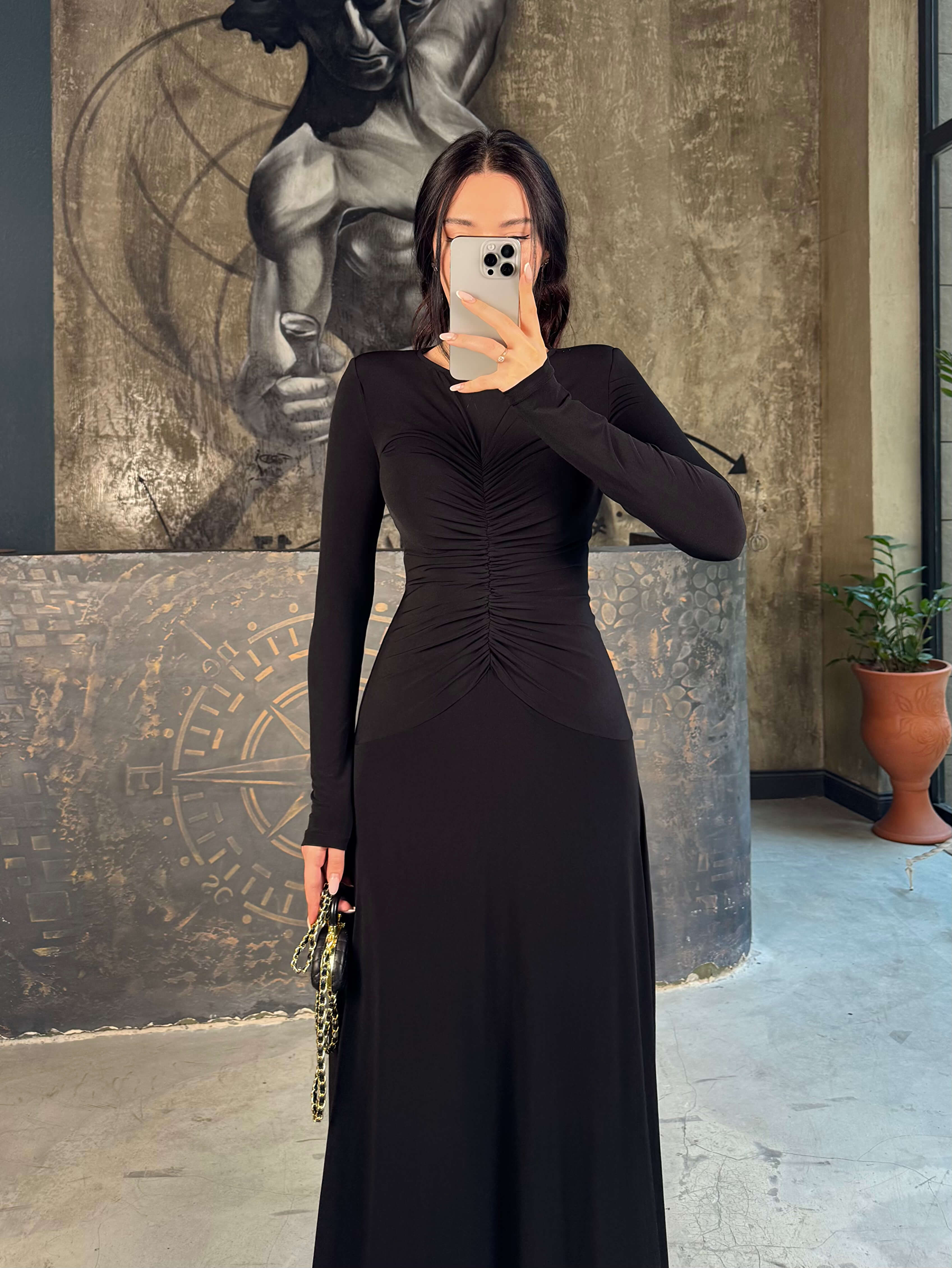 Fleur Omuz Vatkalı Önü Büzgülü Likralı Uzun Elbise Siyah