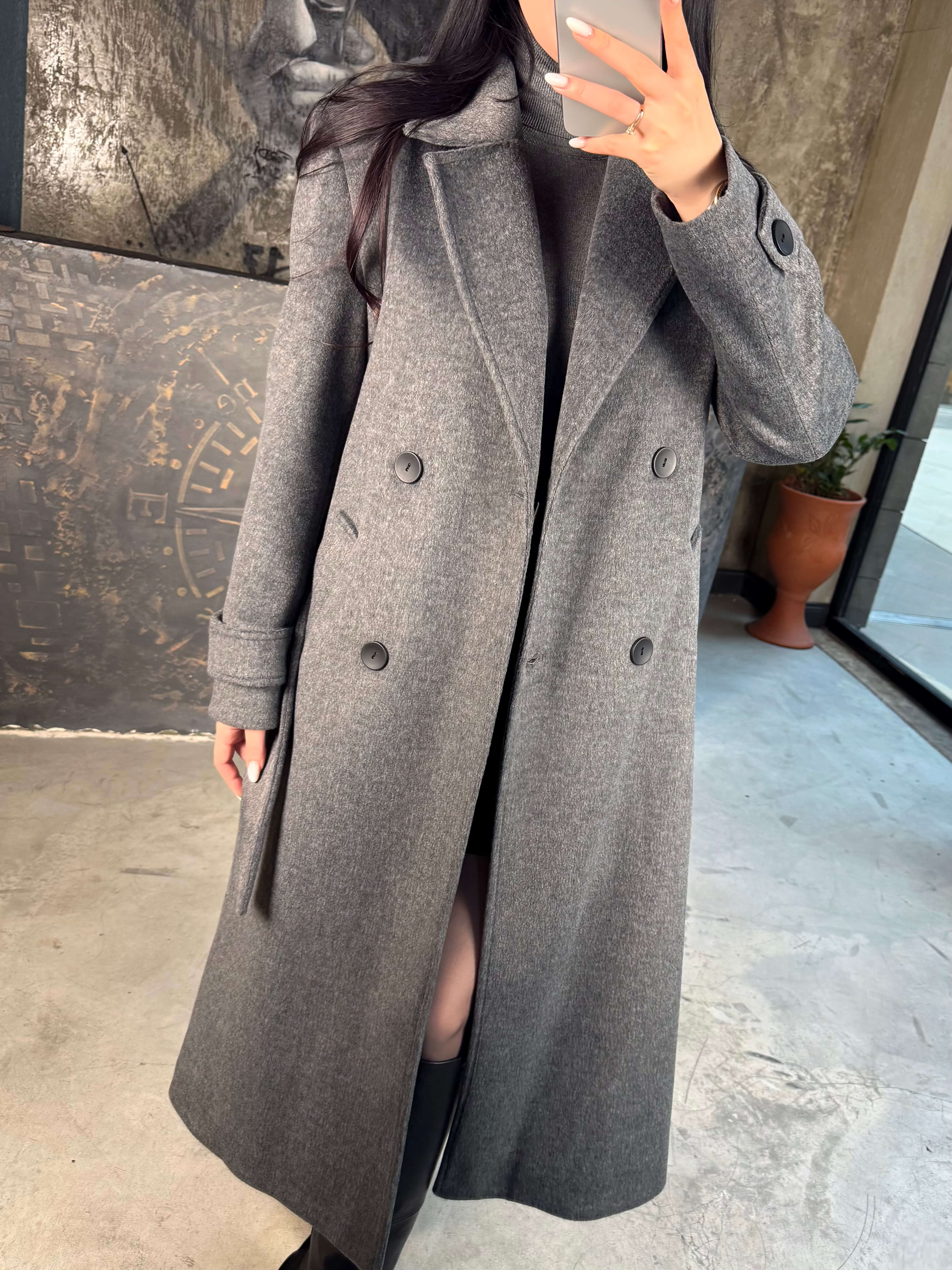 Brendes Kolları Apoletli Kuşaklı Uzun Boy Önü Düğmeli Arkası Yırtmaçlı Yün Karışımlı Rahat Kalıp Kaban Gri