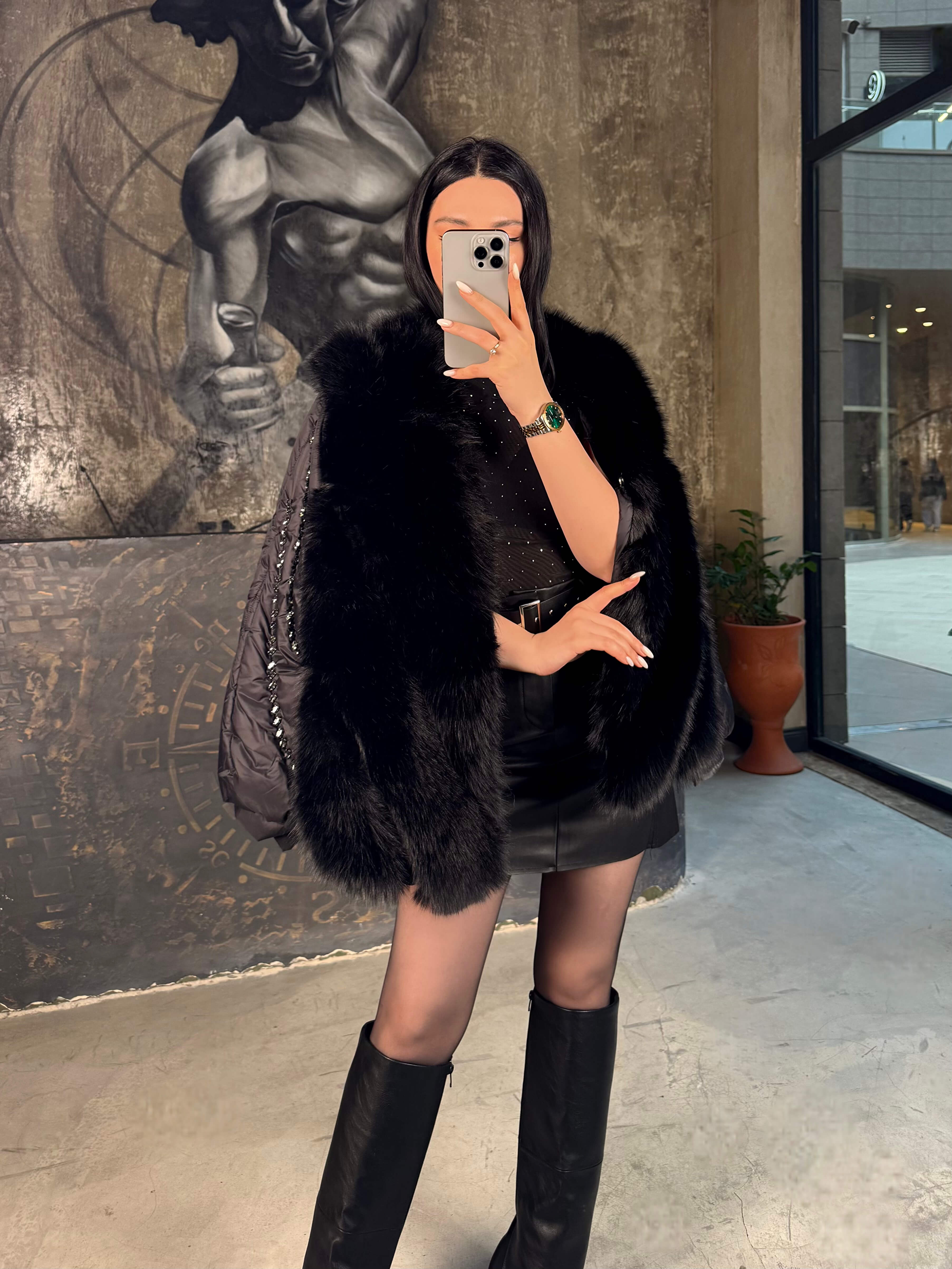 Kimmi Önü Kürk Detay Balon Kol Boncuk Taş İşlemeli İthal Şişme Mont Siyah