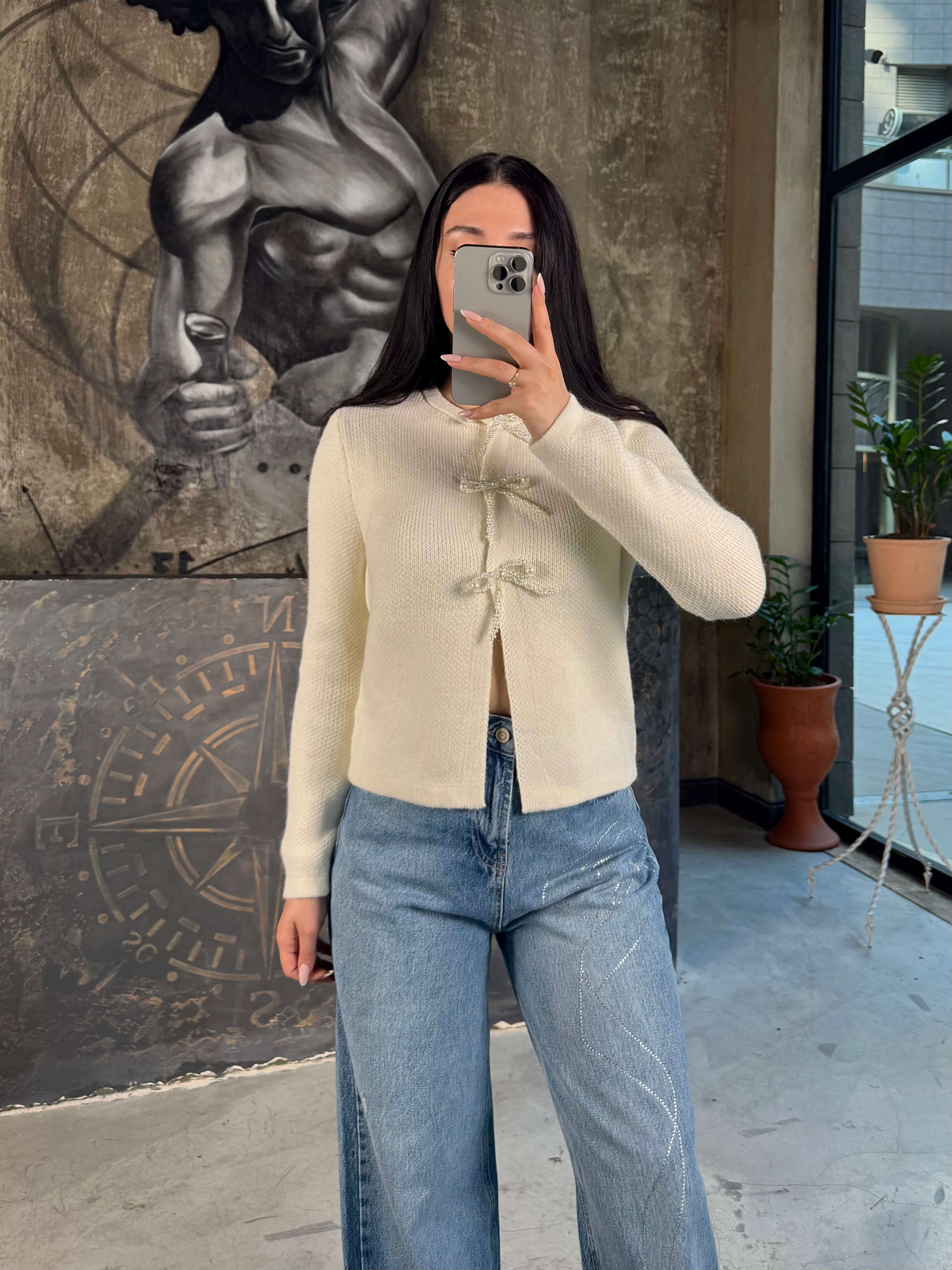 Ayla İncili Fiyonk Aksesuarlı Triko Hırka Ekru