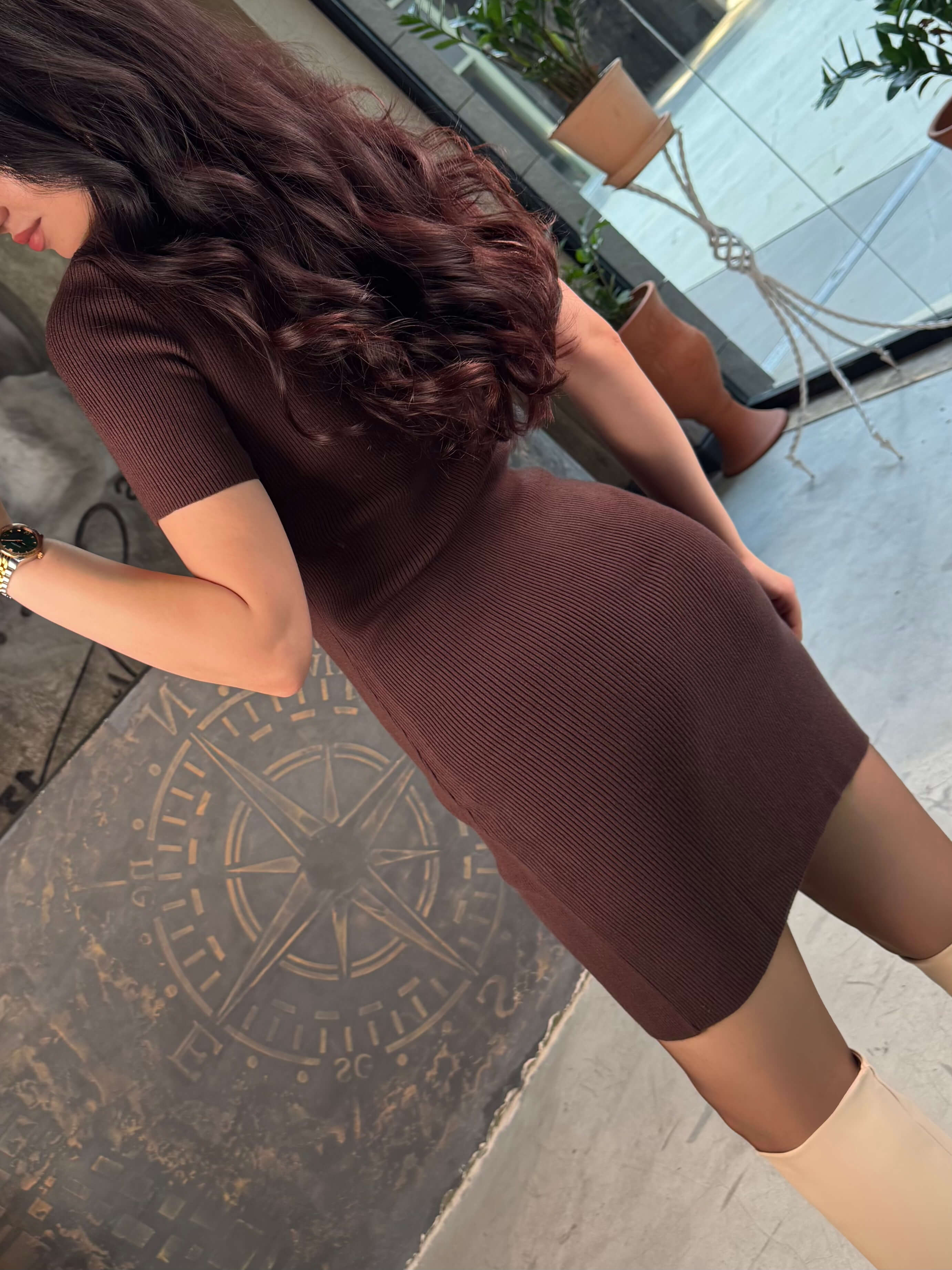 Tasya Boncuk İşleme Dekolteli Kısa Kol Triko Mini Elbise Kahve
