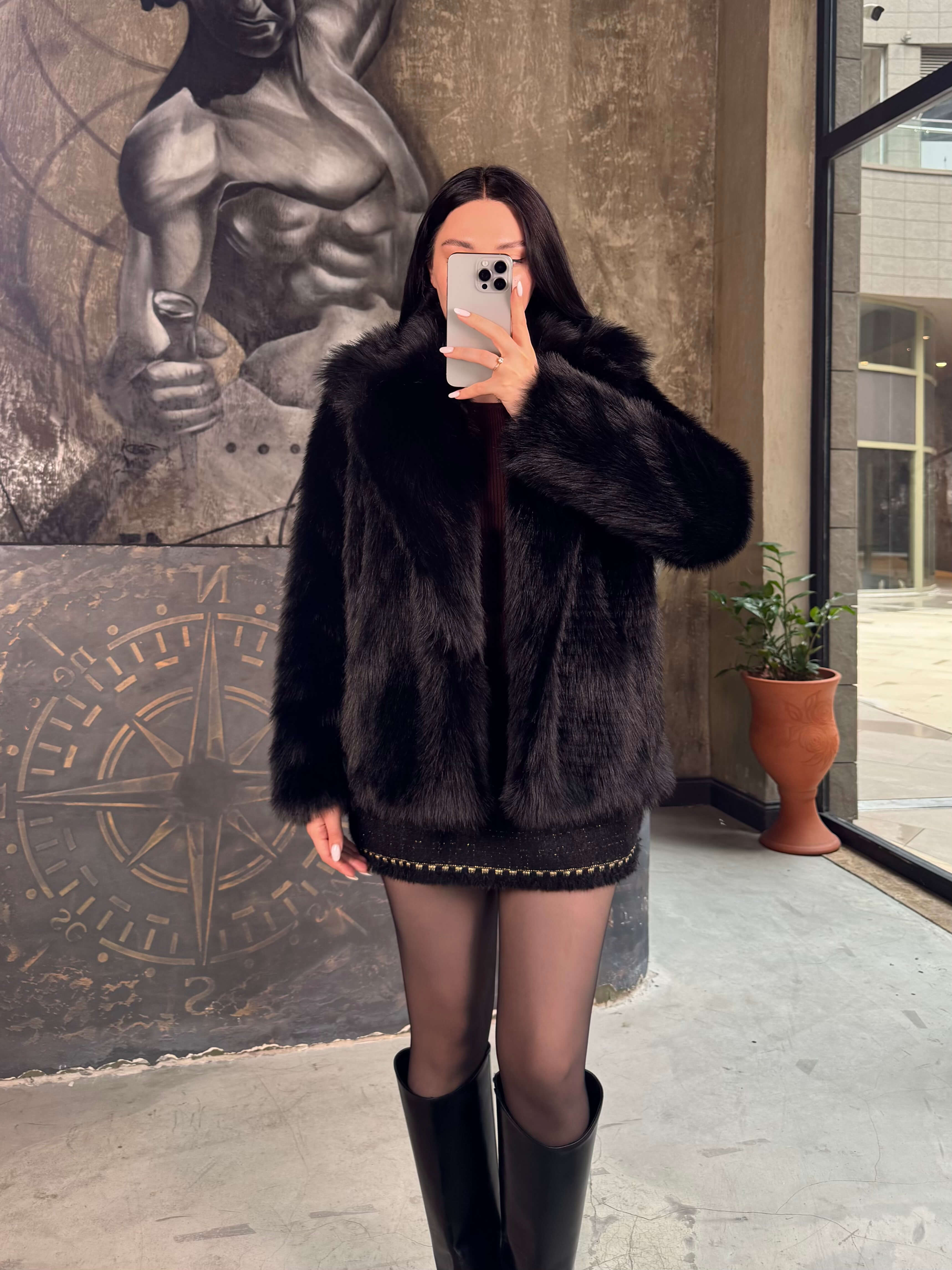 Sally Kruvaze Yaka Kısa Kürk Kaban Siyah