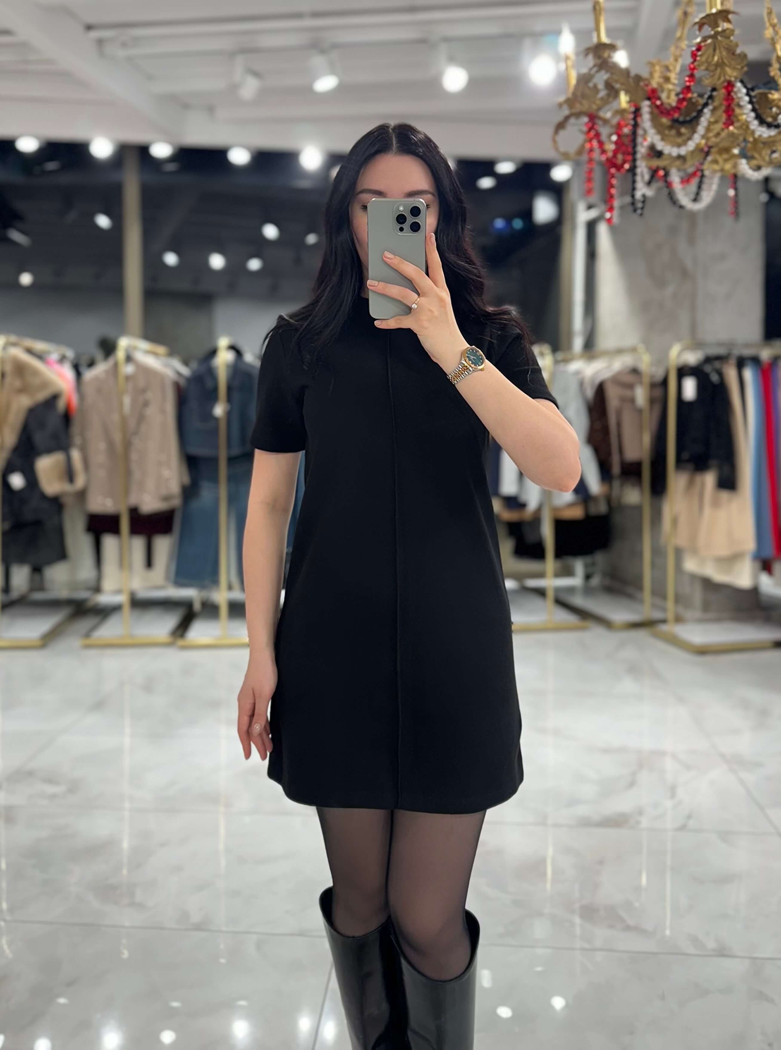 Viya Yumuşak Şardonlu Düz Kesim Kısa Kol Mini Elbise Siyah