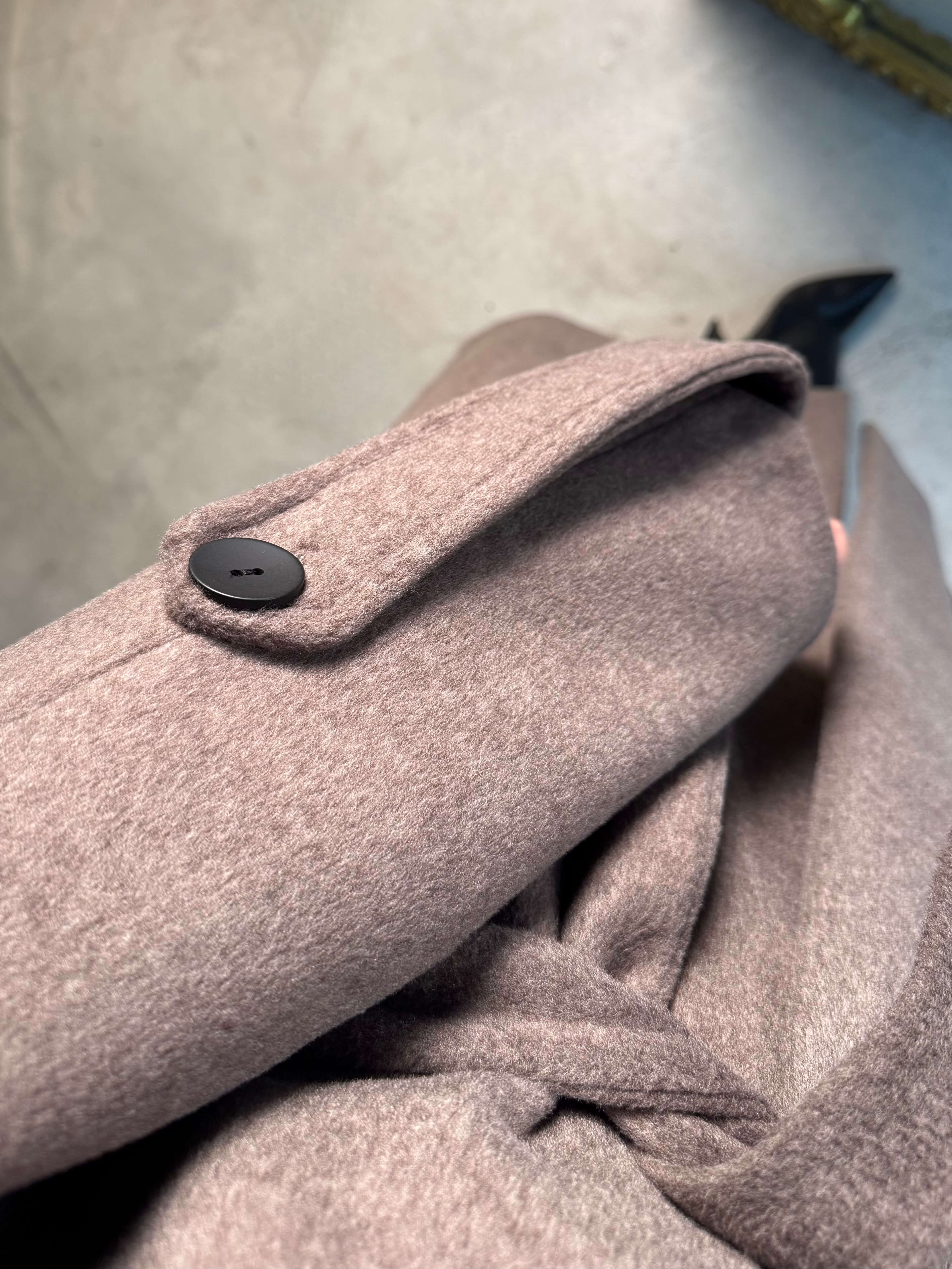 Tarian Kolları Yan Apoletli Yun Karışımlı Kuşaklı Düğmeli Rahat Kalıp Kaban Kahve