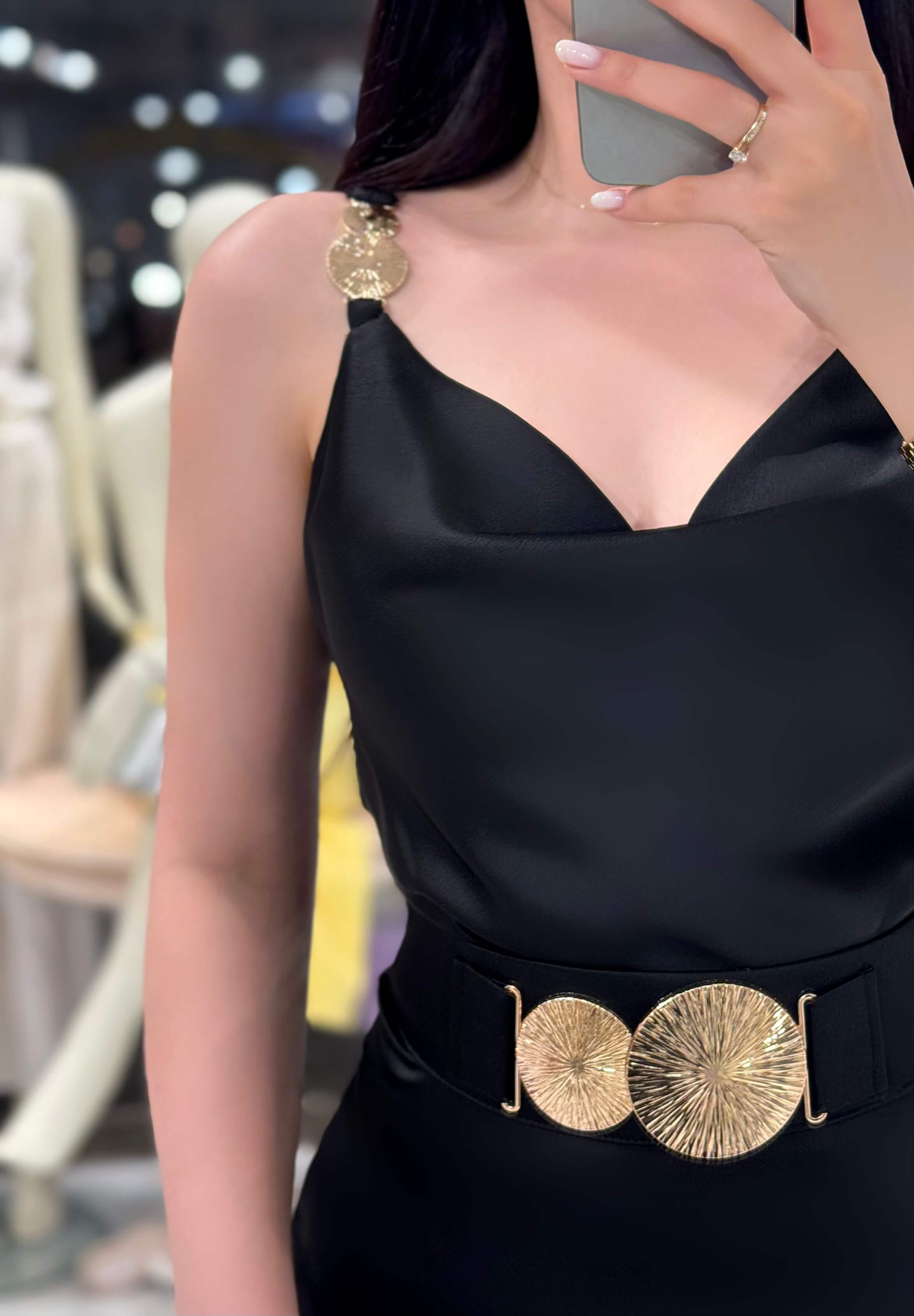 Aliya Gold Aksesuar Detaylı Saten Bluz Siyah