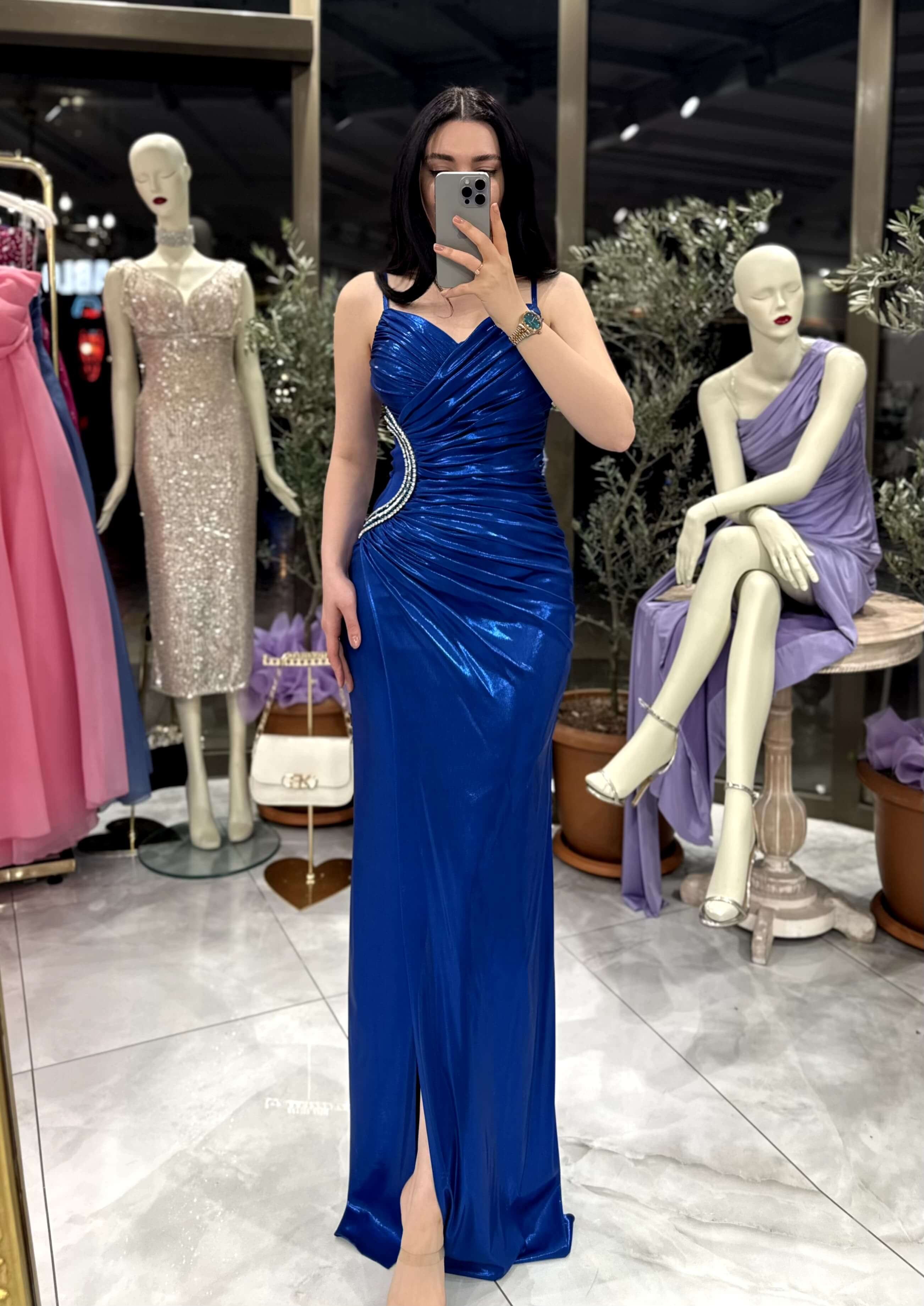 Sarah Drapeli Taş Detay Yırtmaçlı Parlak Uzun Elbise Saks Mavi