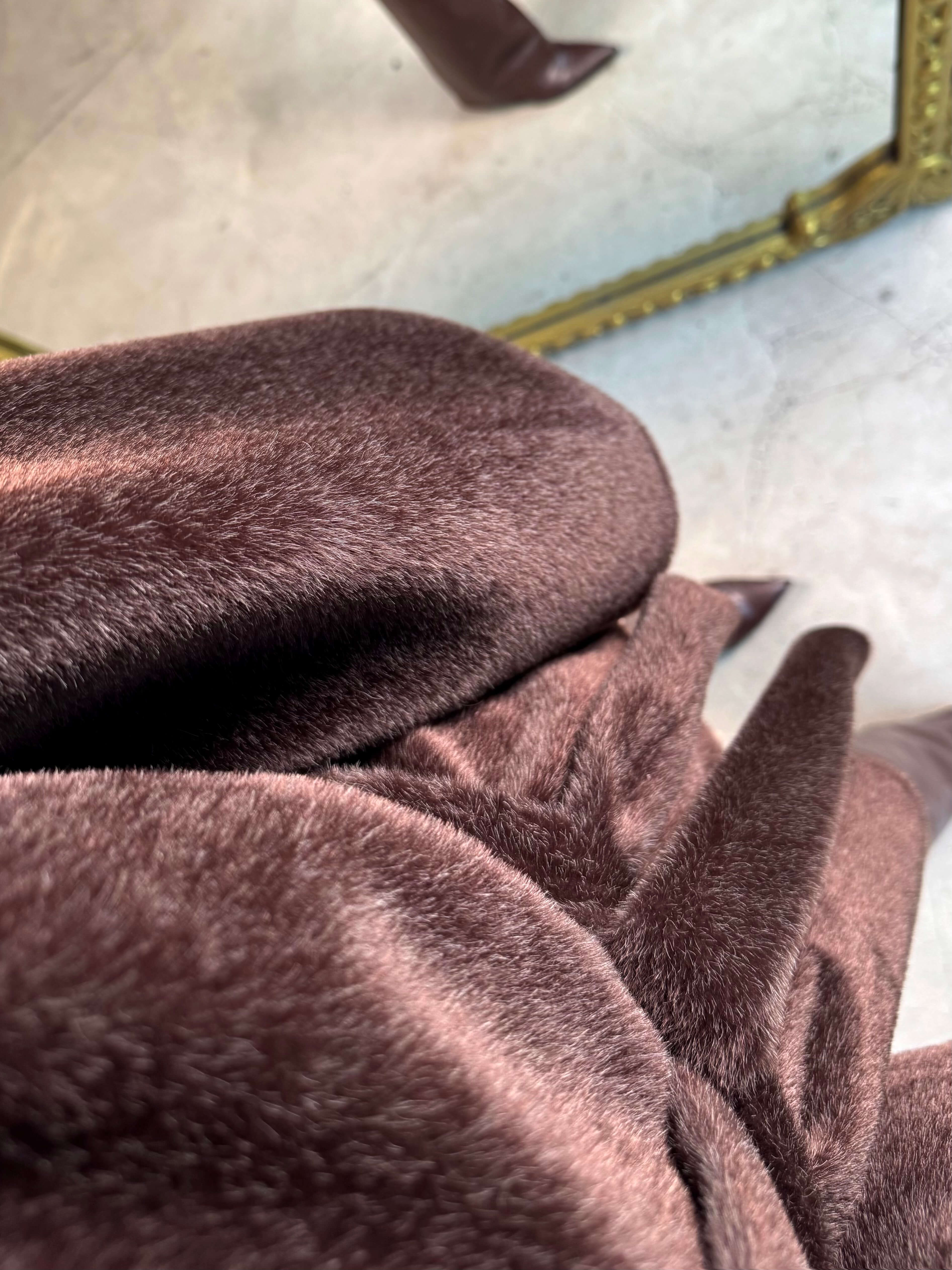 Viyanda Tay Tüyü Kuşaklı Panço Kahve