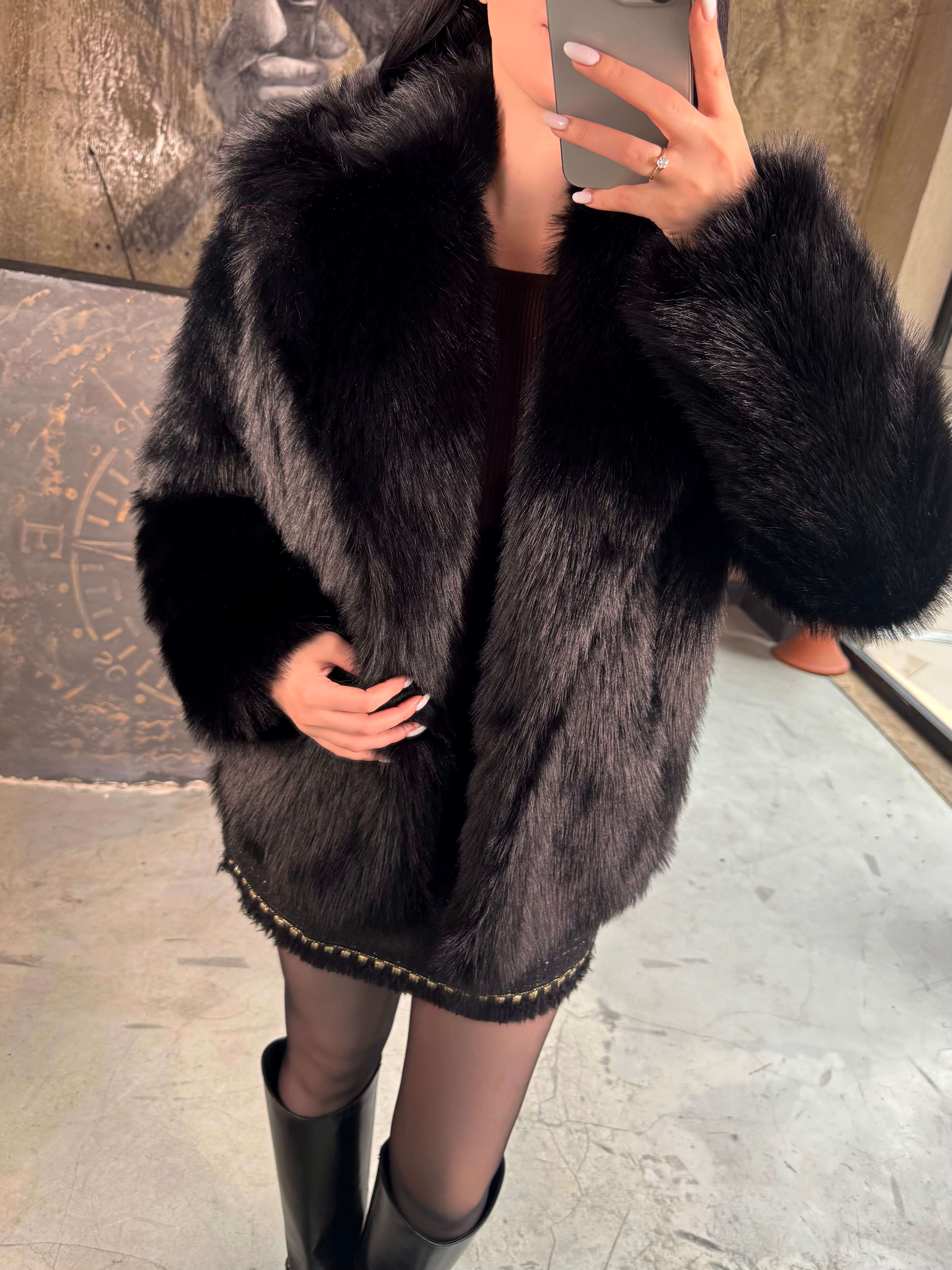 Sally Kruvaze Yaka Kısa Kürk Kaban Siyah