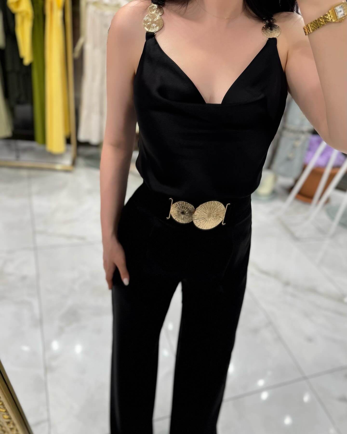 Aliya Gold Aksesuar Detaylı Saten Bluz Siyah