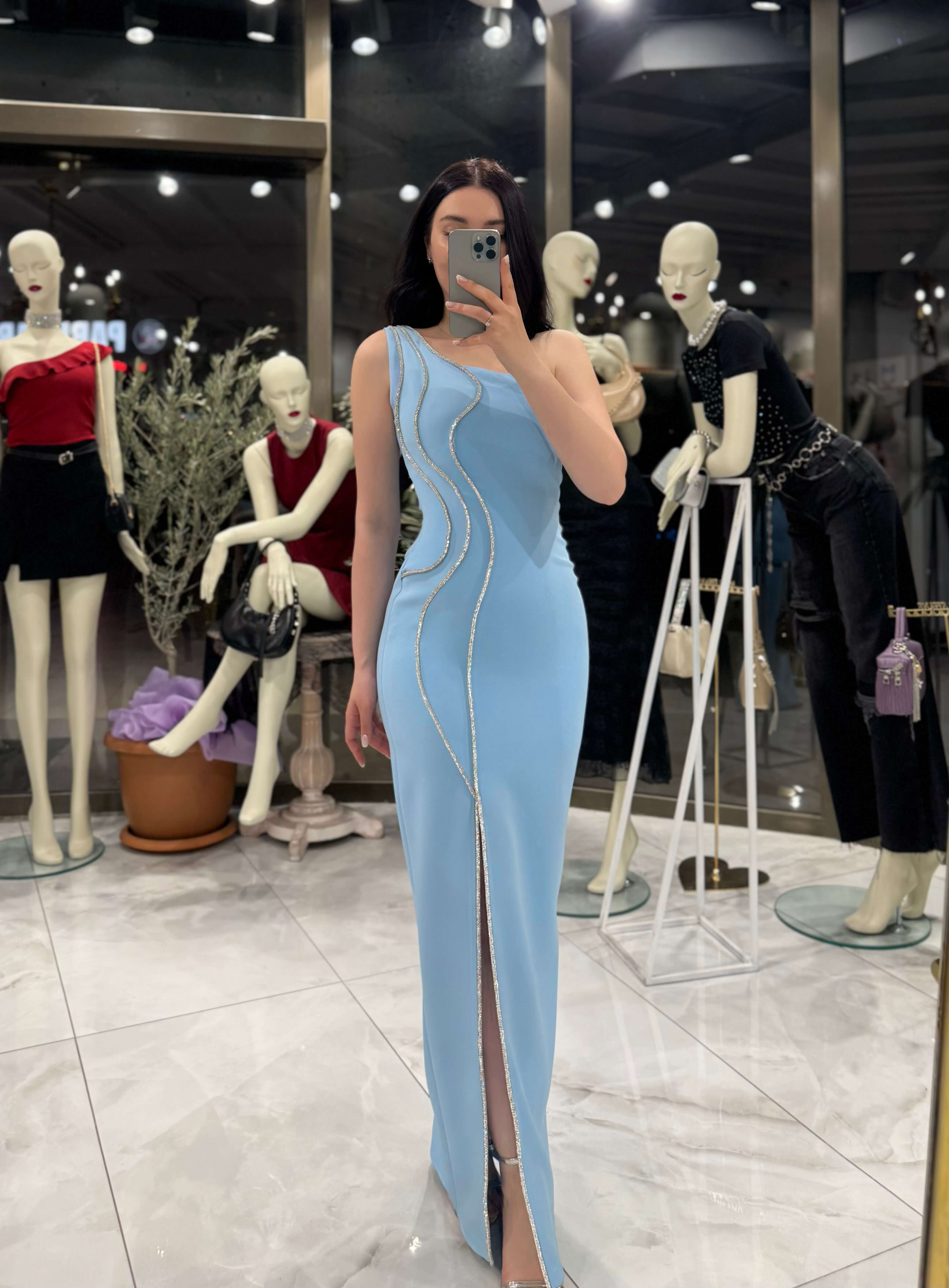 Ayana Tek Omuz Taş Dalgalı Detay Önü yırtmaçlı Midi Boy Abiye Elbise Bebe mavi