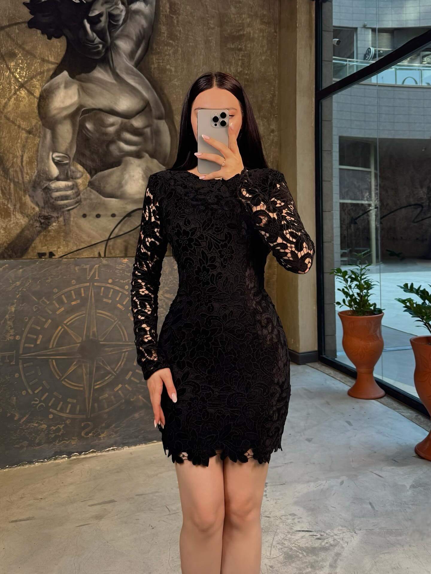 Amanda Kadife Çiçek Desenli Dantel Uzun Kol Sıfır Yaka Ekstra Mini Elbise Siyah
