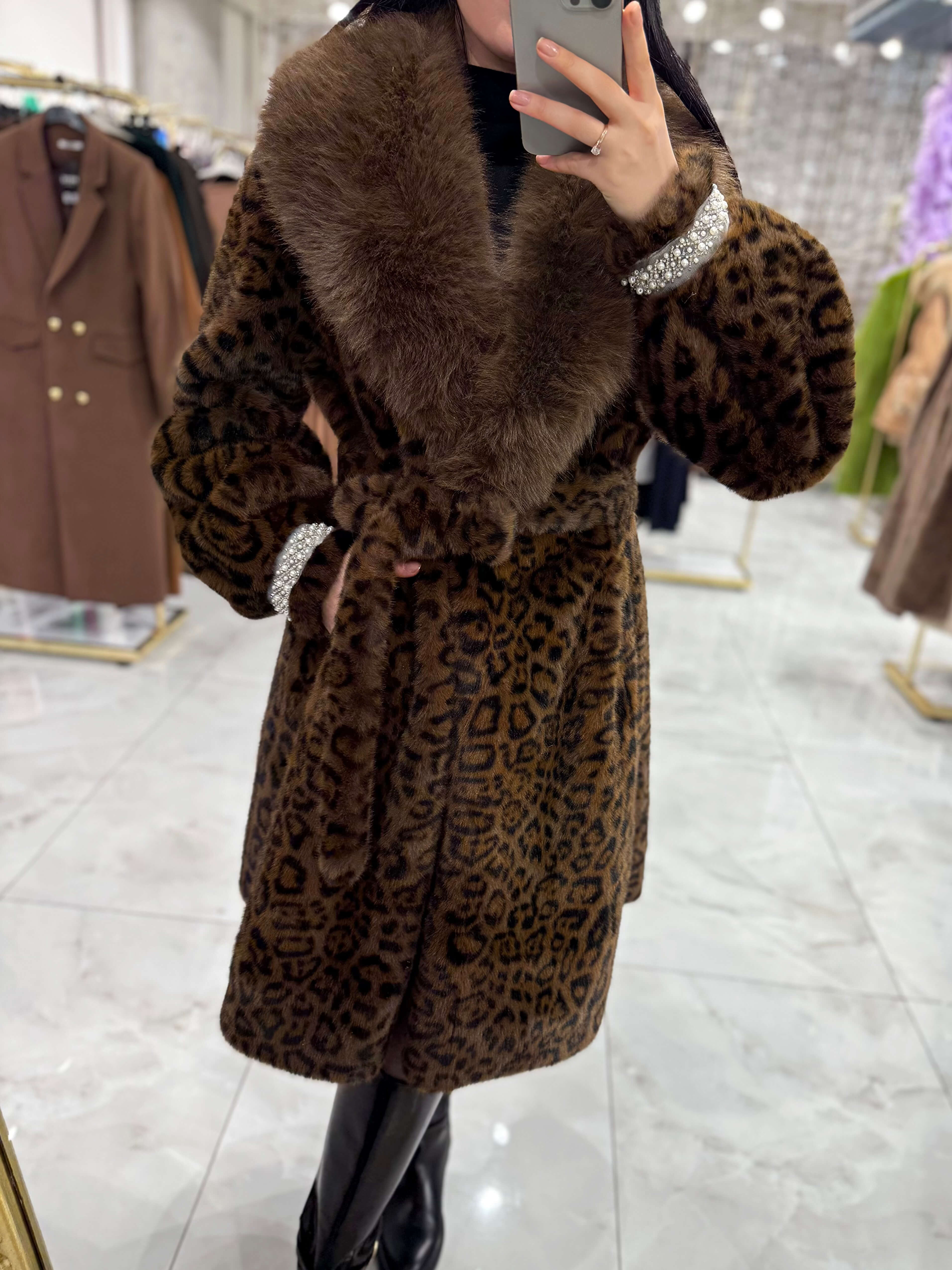 Klea Leopar Desenli Midi Boy Kolu İnci İşlemeli İthal Kürk Kahve