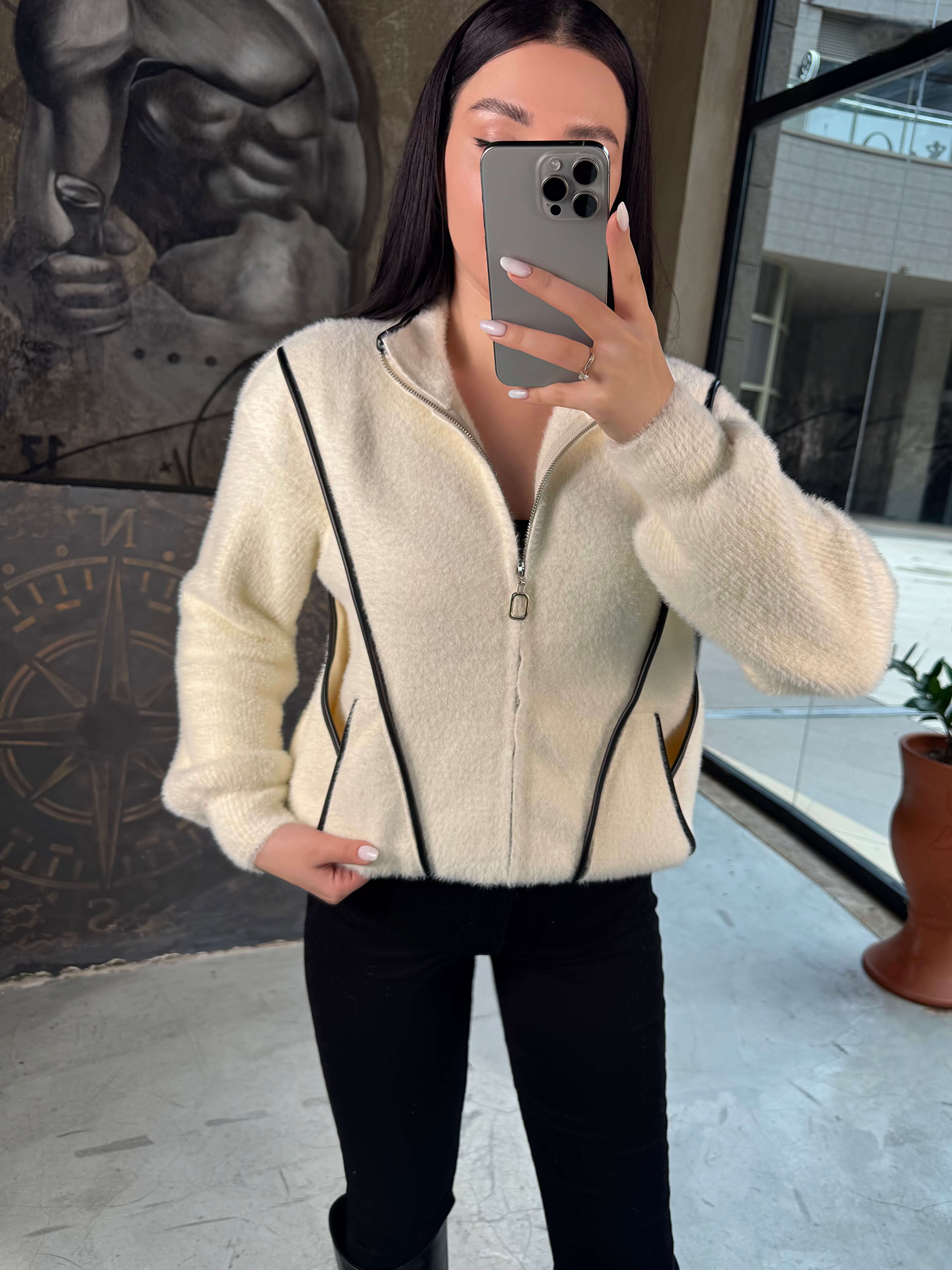 Wulf Deri Detaylı Alt Kısmı Ayarlanabilir Fermuarlı Triko Hırka-Vanilya