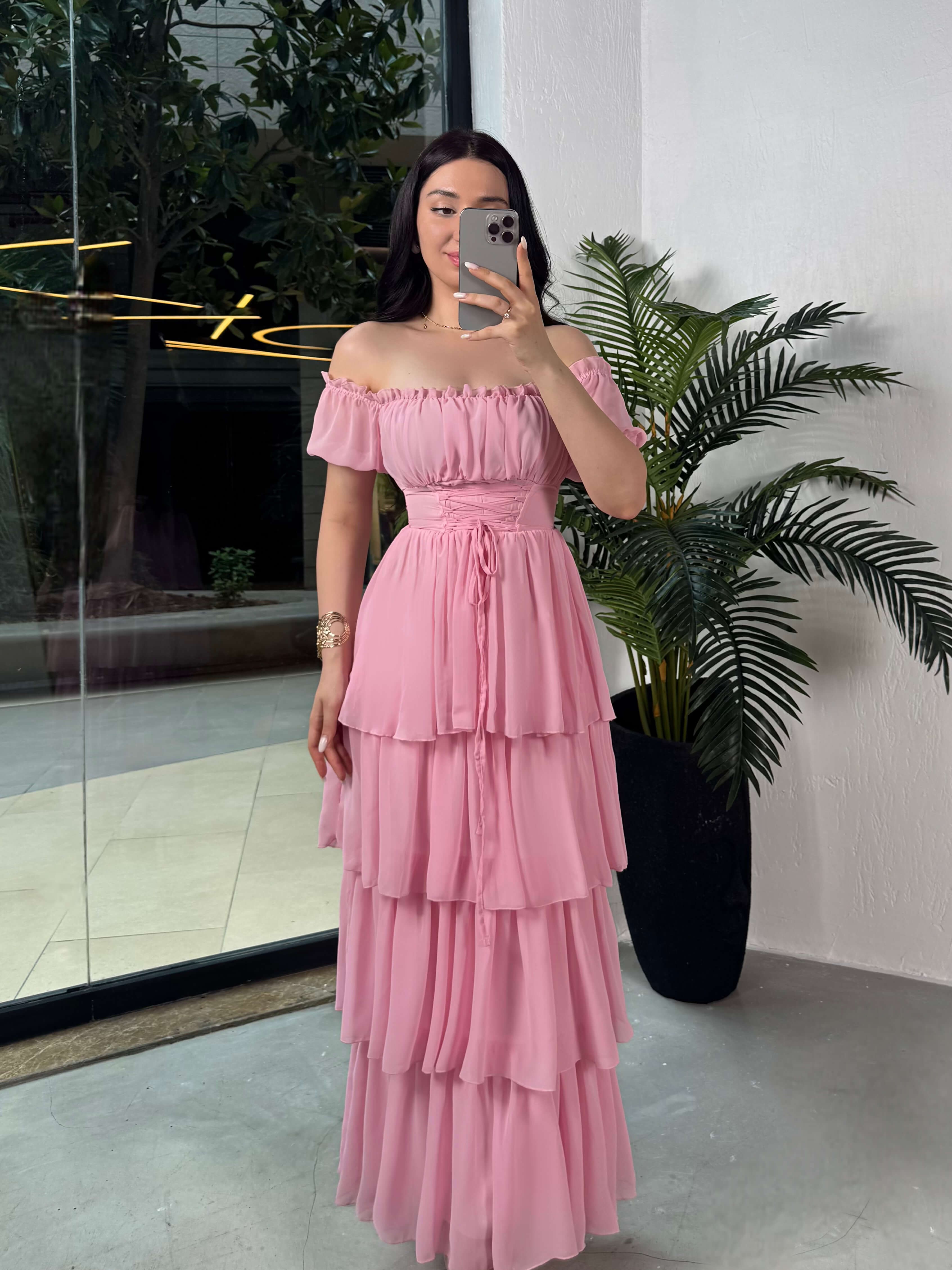 Milanka Eteği Katlı Önü Korse Görünümlü Balon Düşük Kol Uzun Şifon Astarlı Elbise Pembe