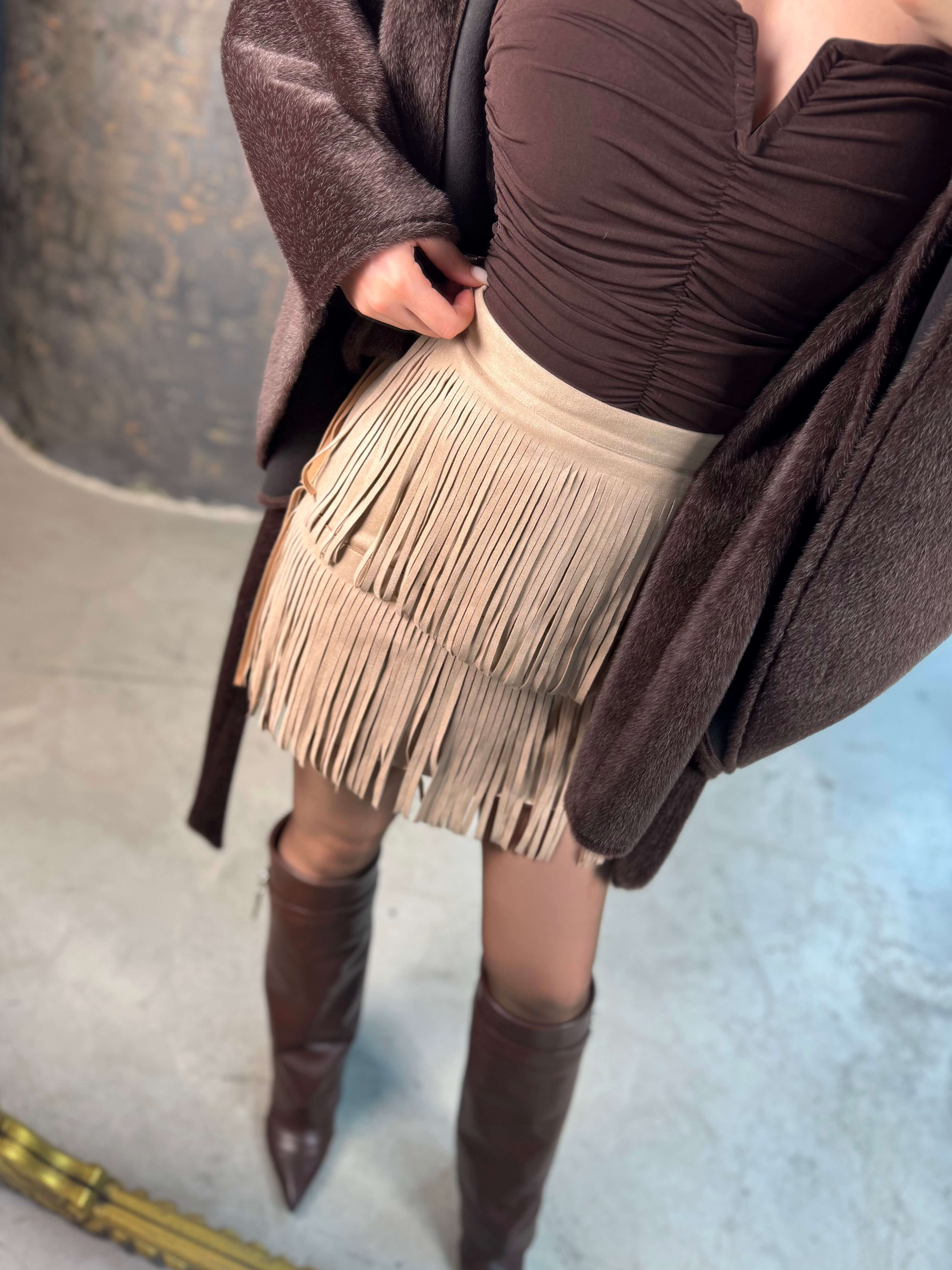 Mayıra Püskülü Süet Mini Etek Taş