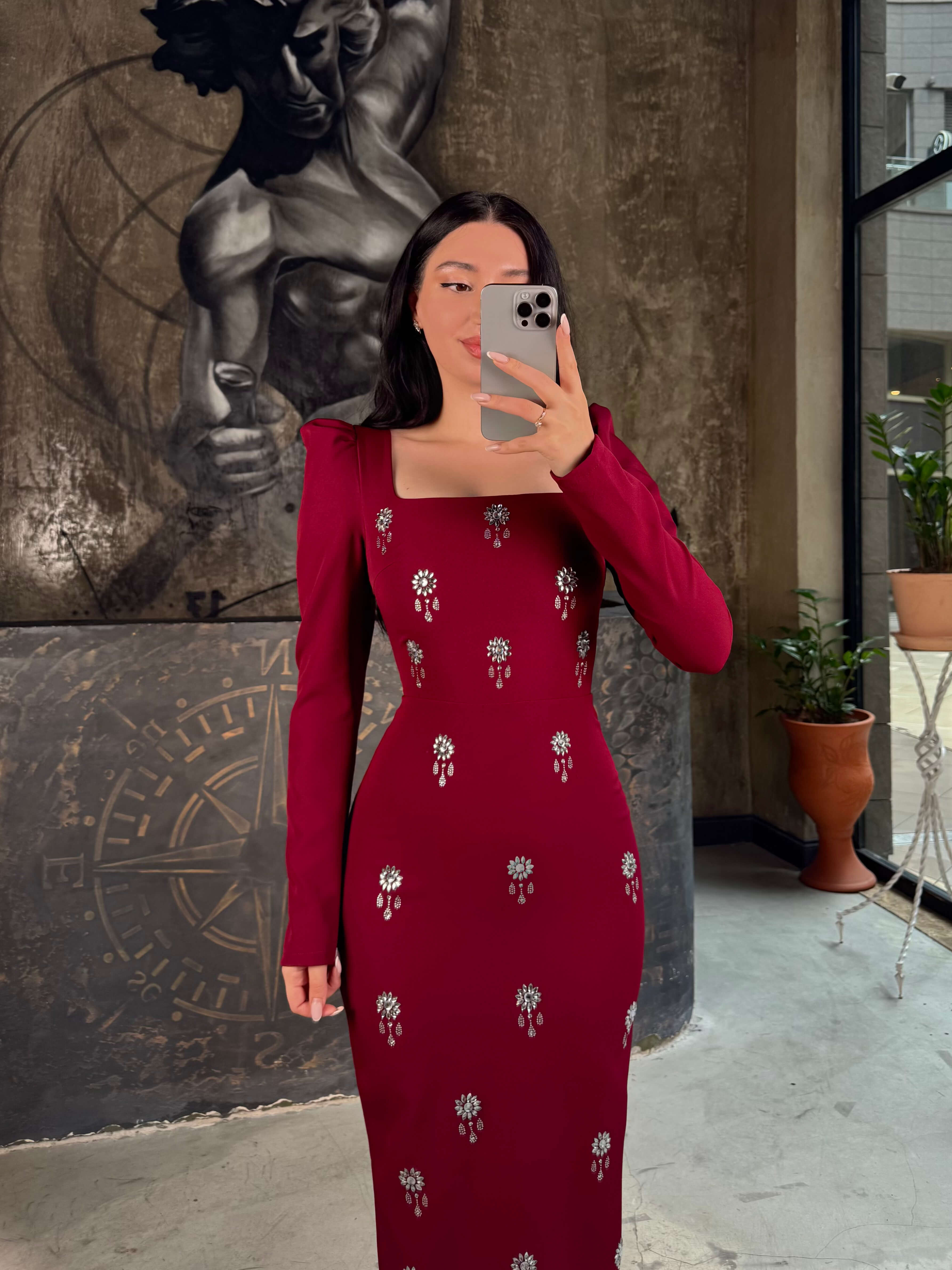 Monella Taş Detaylı Uzun Kol Mdi Boy Elbise Bordo