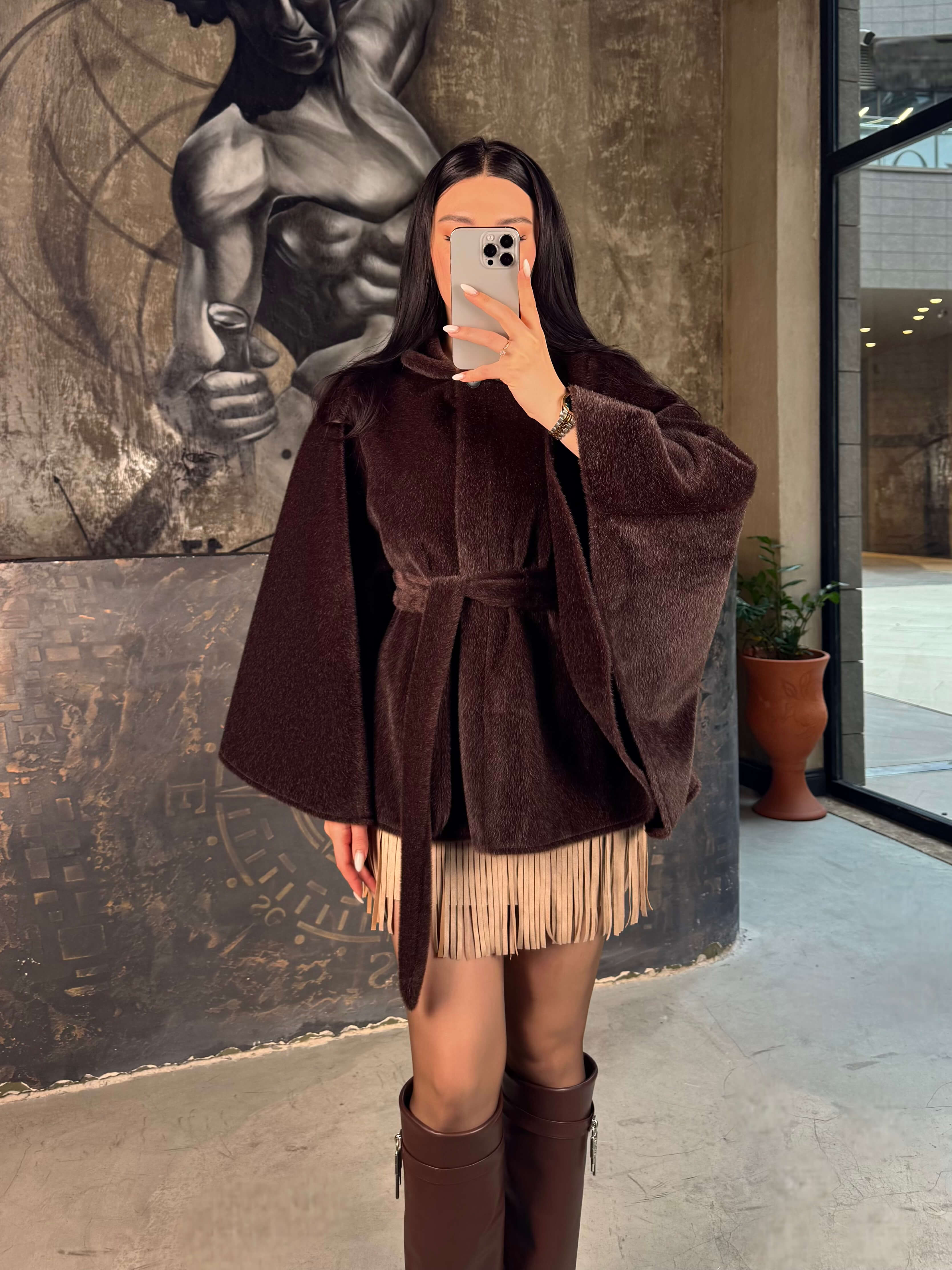 Viyanda Tay Tüyü Kuşaklı Panço Kahve