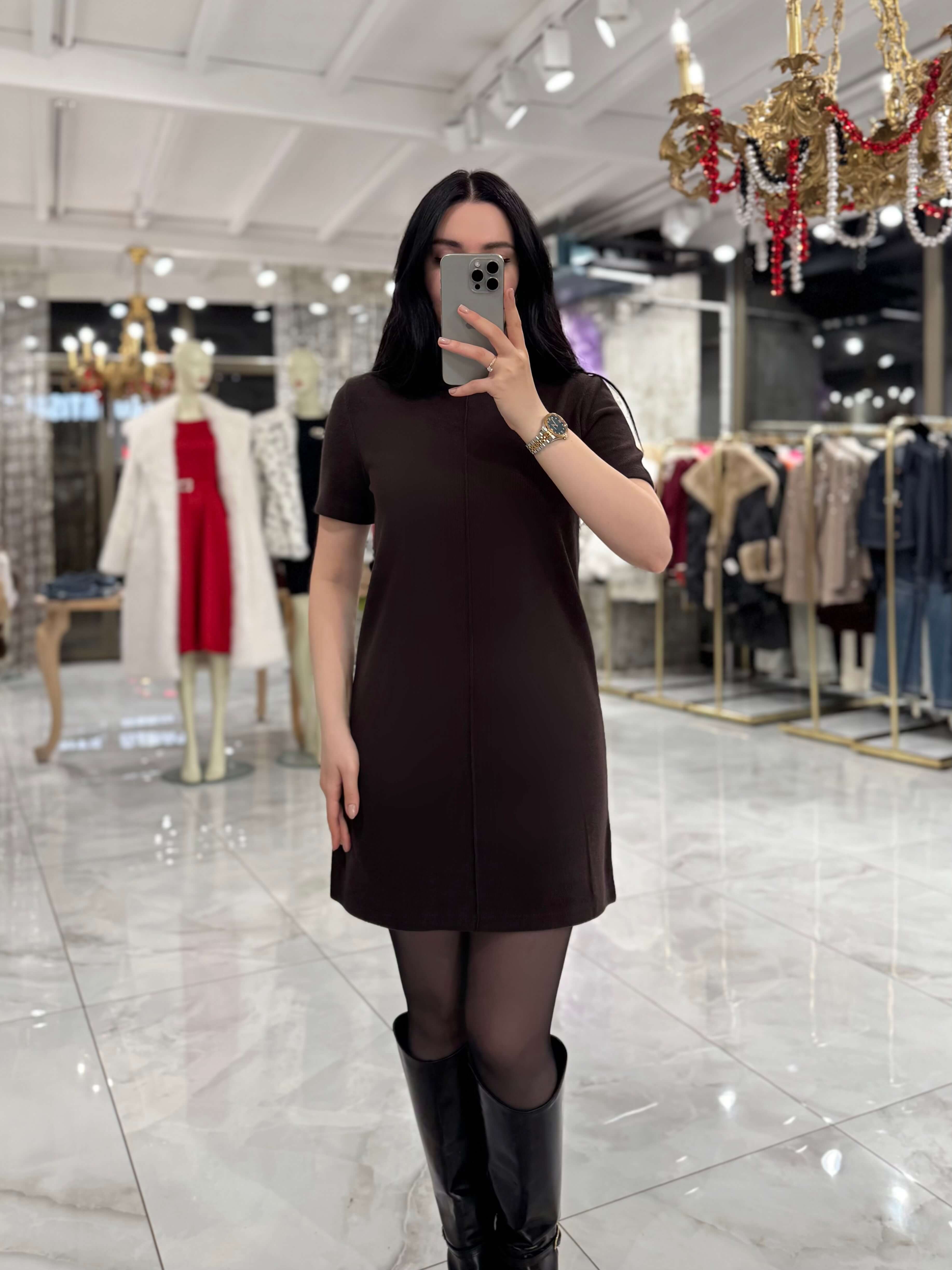 Viya Yumuşak Şardonlu Düz Kesim Kısa Kol Mini Elbise Kahve
