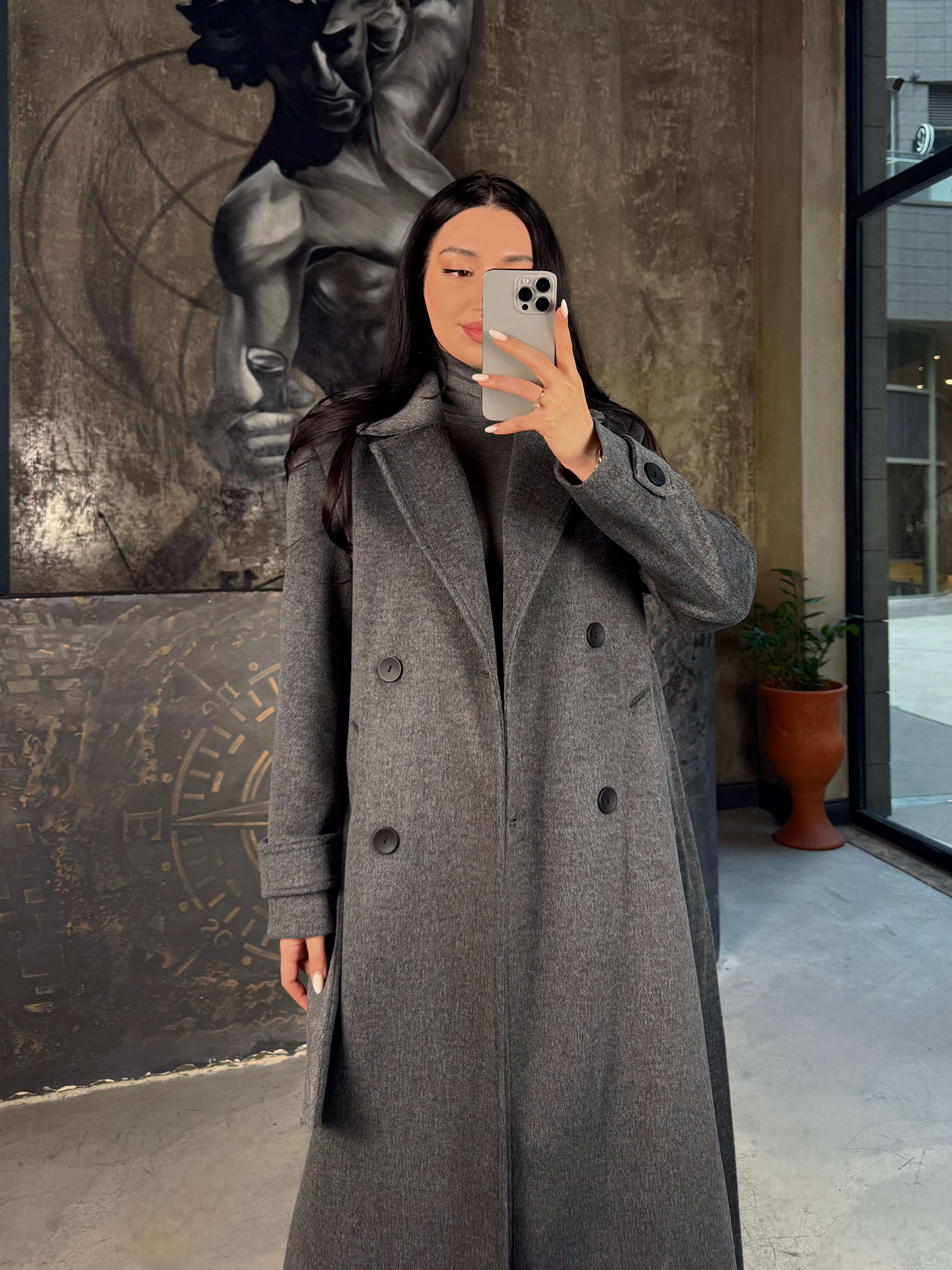 Brendes Kolları Apoletli Kuşaklı Uzun Boy Önü Düğmeli Arkası Yırtmaçlı Yün Karışımlı Rahat Kalıp Kaban Gri