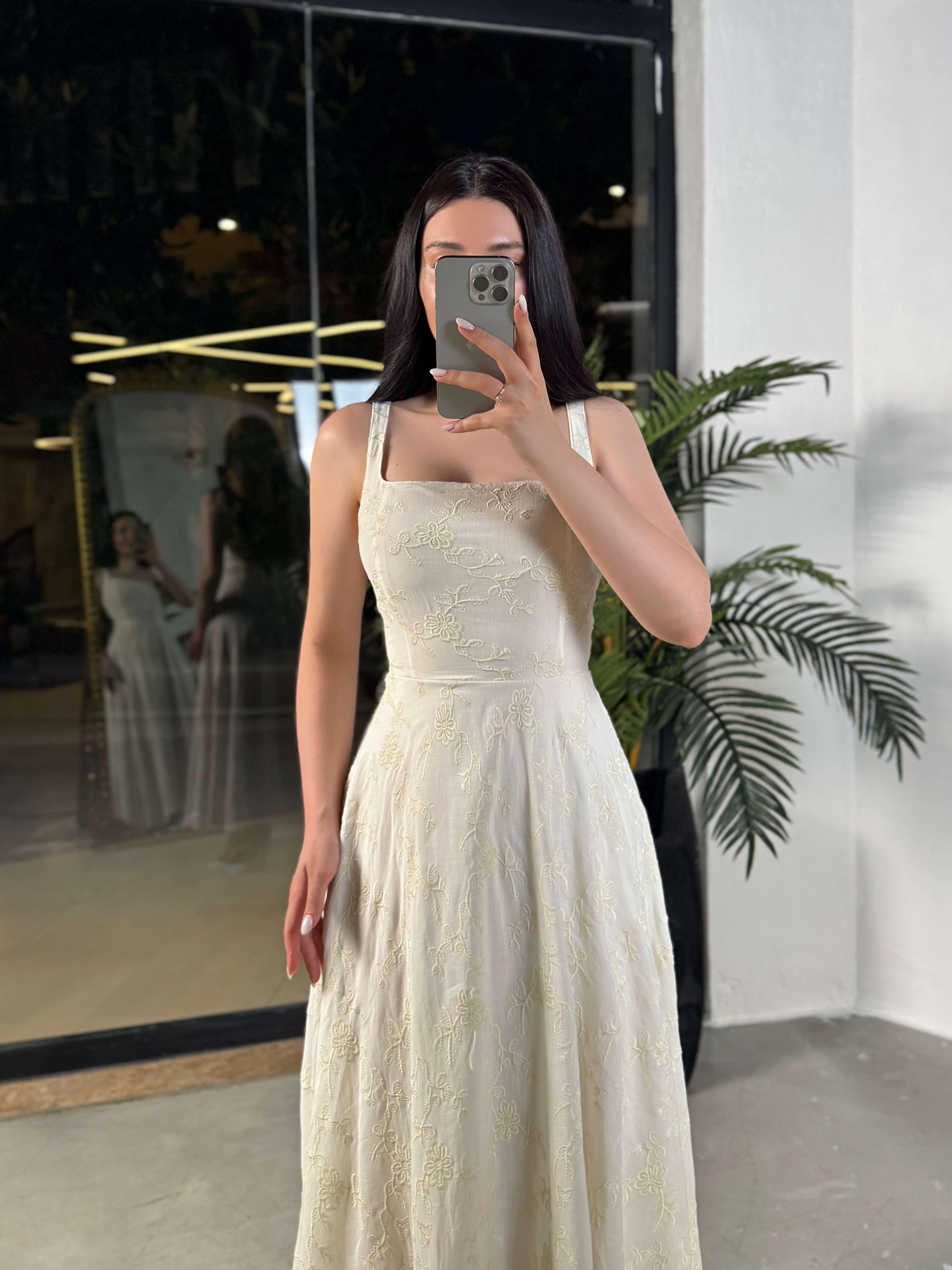 Luvya Nakış İşlemeli Kare Yaka Kalon Askılı Midi Boy Cotton Elbise Krem